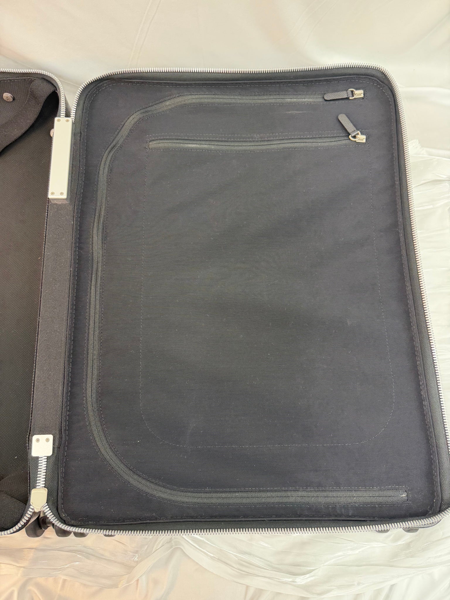 Louis Vuitton Black Leather Taiga Horizon 55 Roller Bag