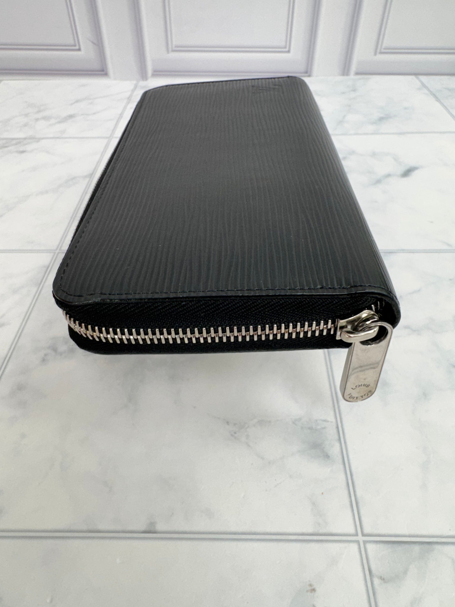 Louis Vuitton Black Epi Leather Zippy Wallet