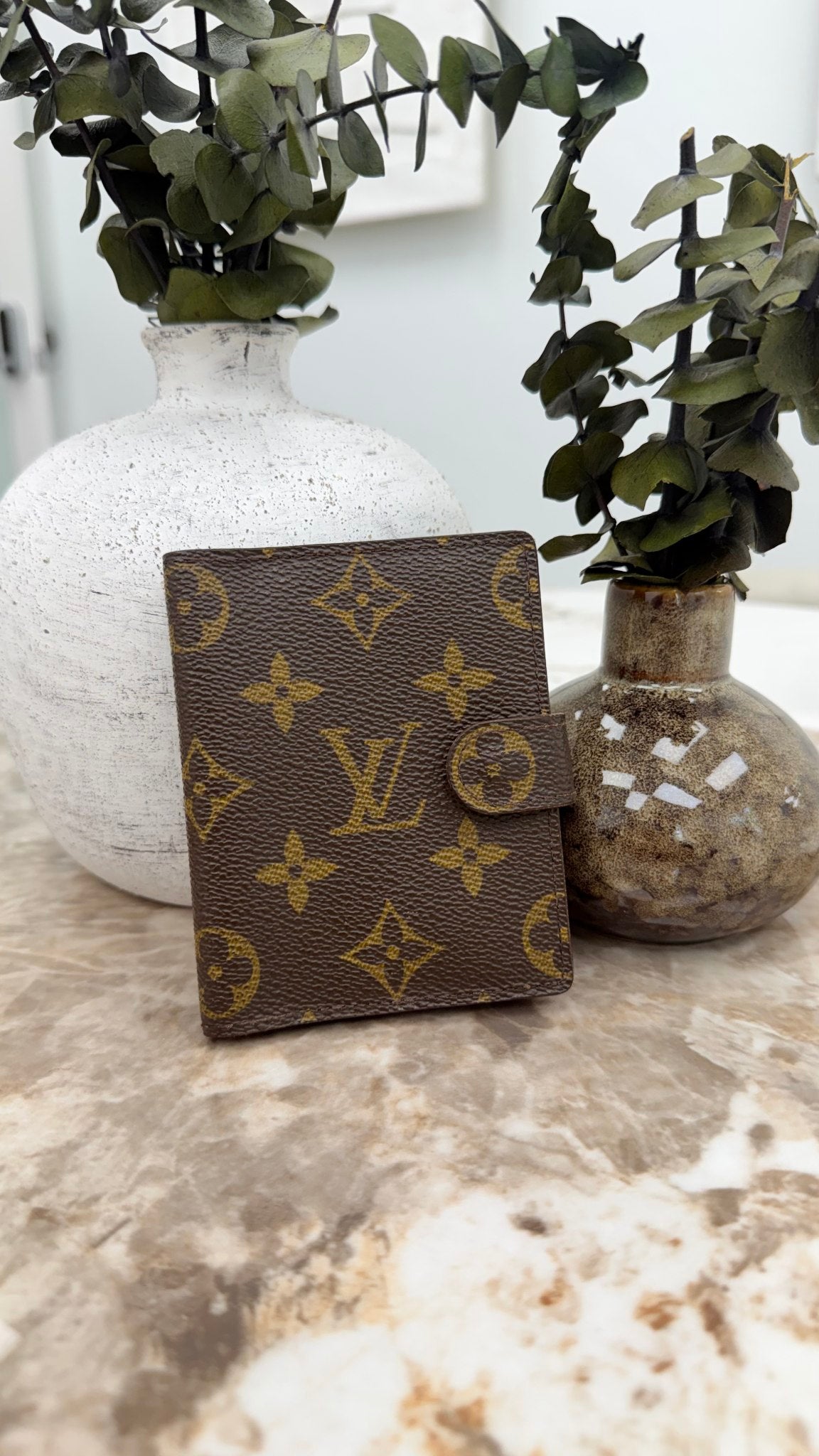 LIKE NEW - Louis Vuitton Monogram Mini Agenda Cover 