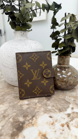 LIKE NEW - Louis Vuitton Monogram Mini Agenda Cover