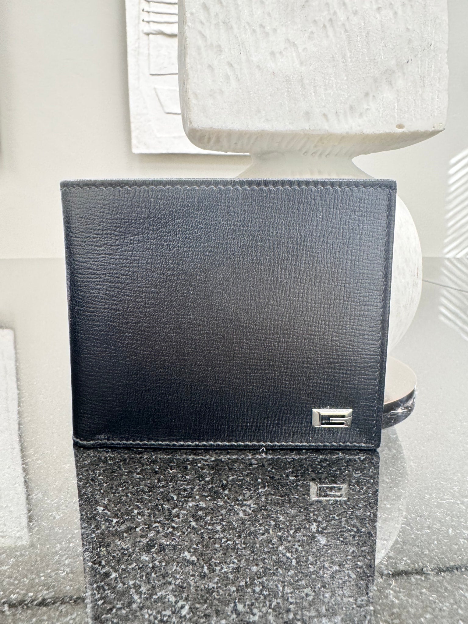 LIKE NEW - Gucci Black Grained Leather Bifold Wallet