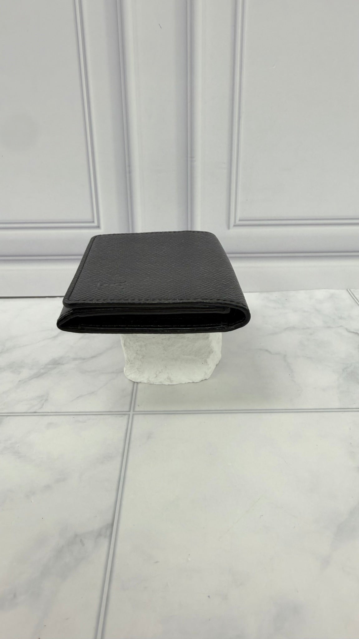 LIKE NEW - Louis Vuitton Black Taiga Leather Card Case