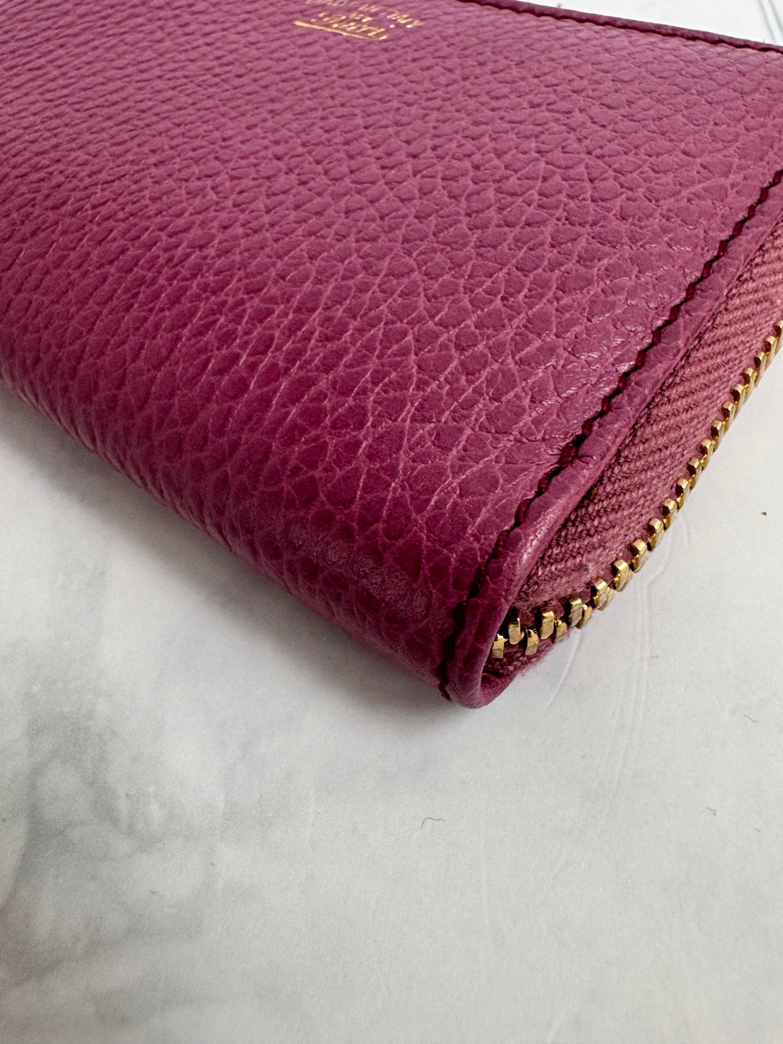 Gucci Fuchsia Grained Leather Swing Compact Zippy Wallet