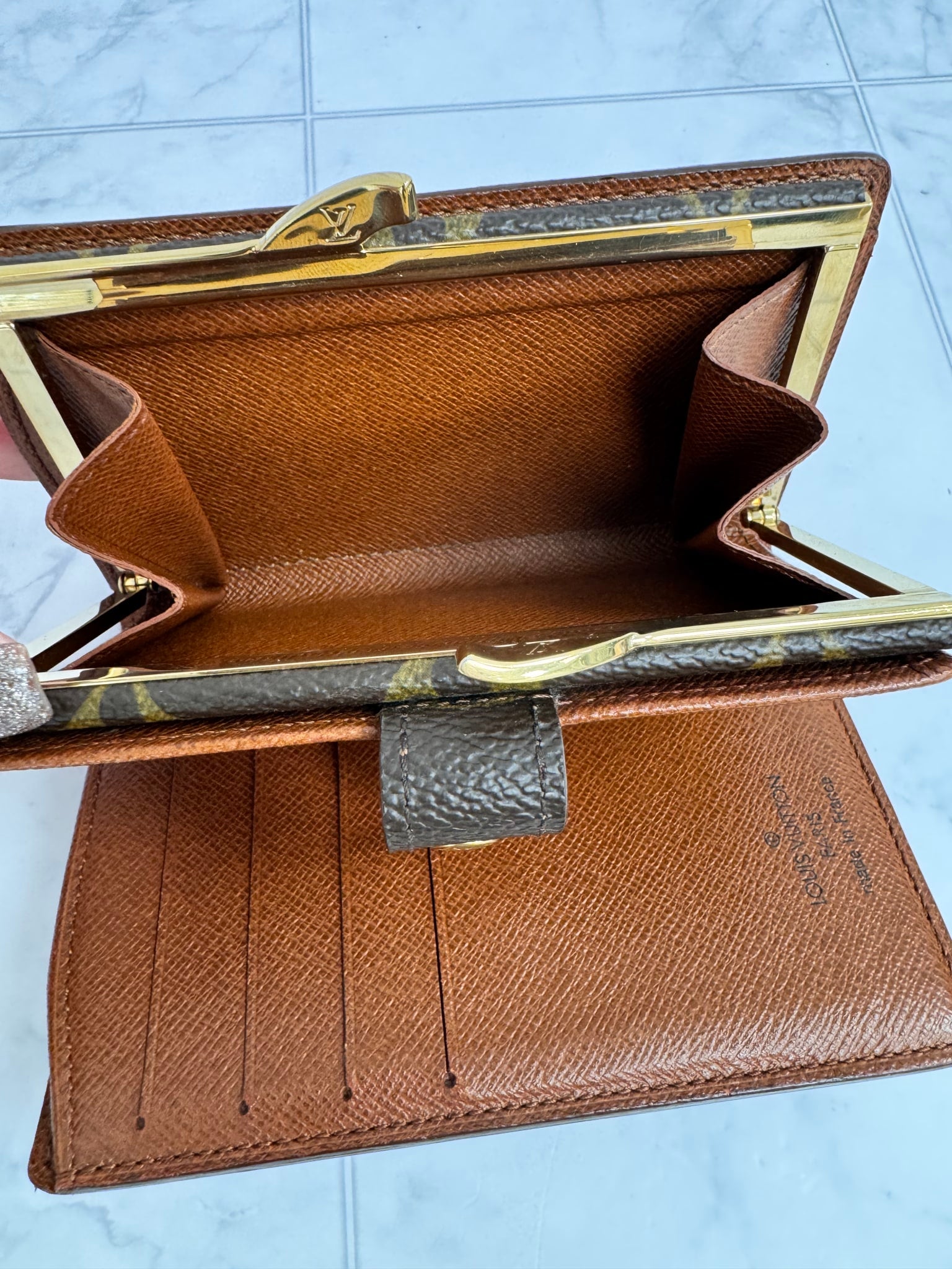 LIKE NEW  - Louis Vuitton Monogram Canvas Kisslock Compact Wallet