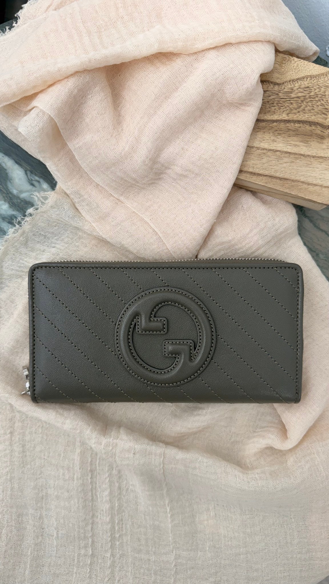 BRAND NEW - Gucci Olive Green Diagonal Stich Leather Blondie Zip Around Wallet 