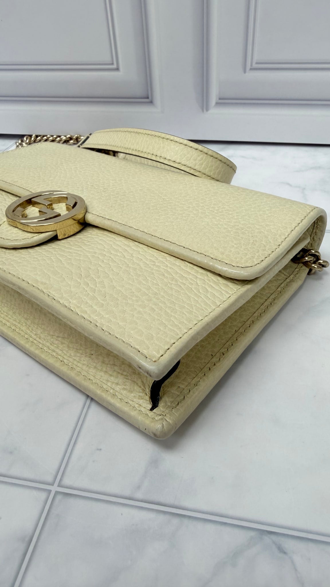 Gucci Cream Grained Leather Interlocking G Wallet On A Chain