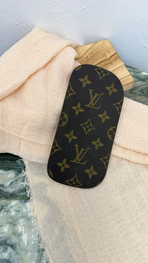 LIKE NEW - Louis Vuitton Monogram Glass Case