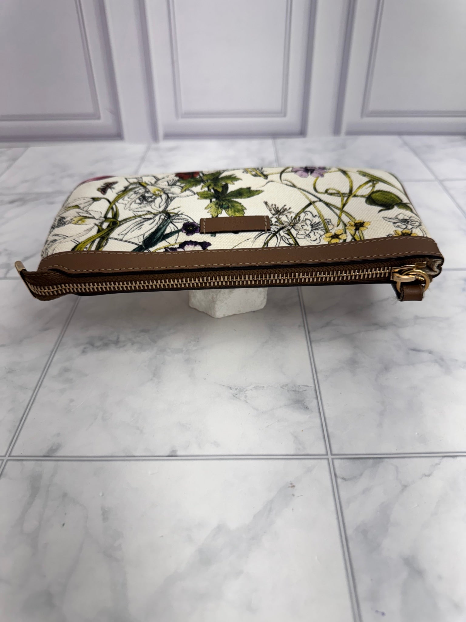 Gucci White Infinity Flora Print Canvas Wristlet Pouch