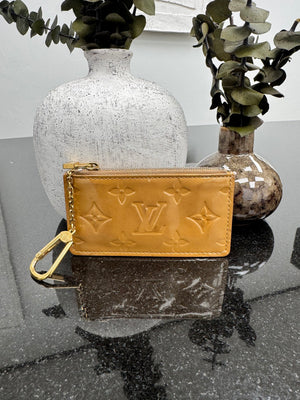 Louis Vuitton Beige Vernis Key Cles