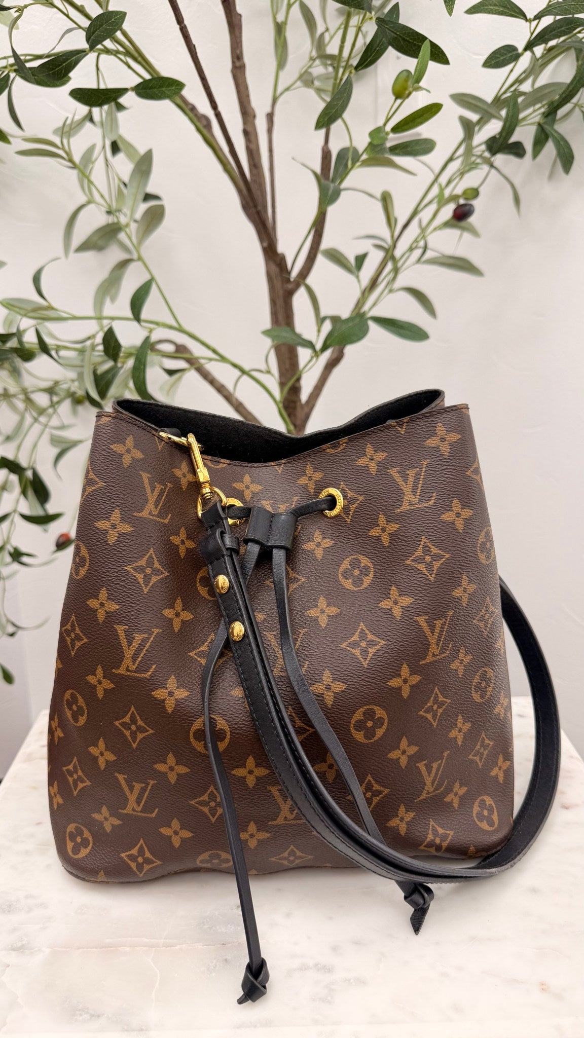 Louis Vuitton Monogram Black Neo Noe MM Shoulder Bag 