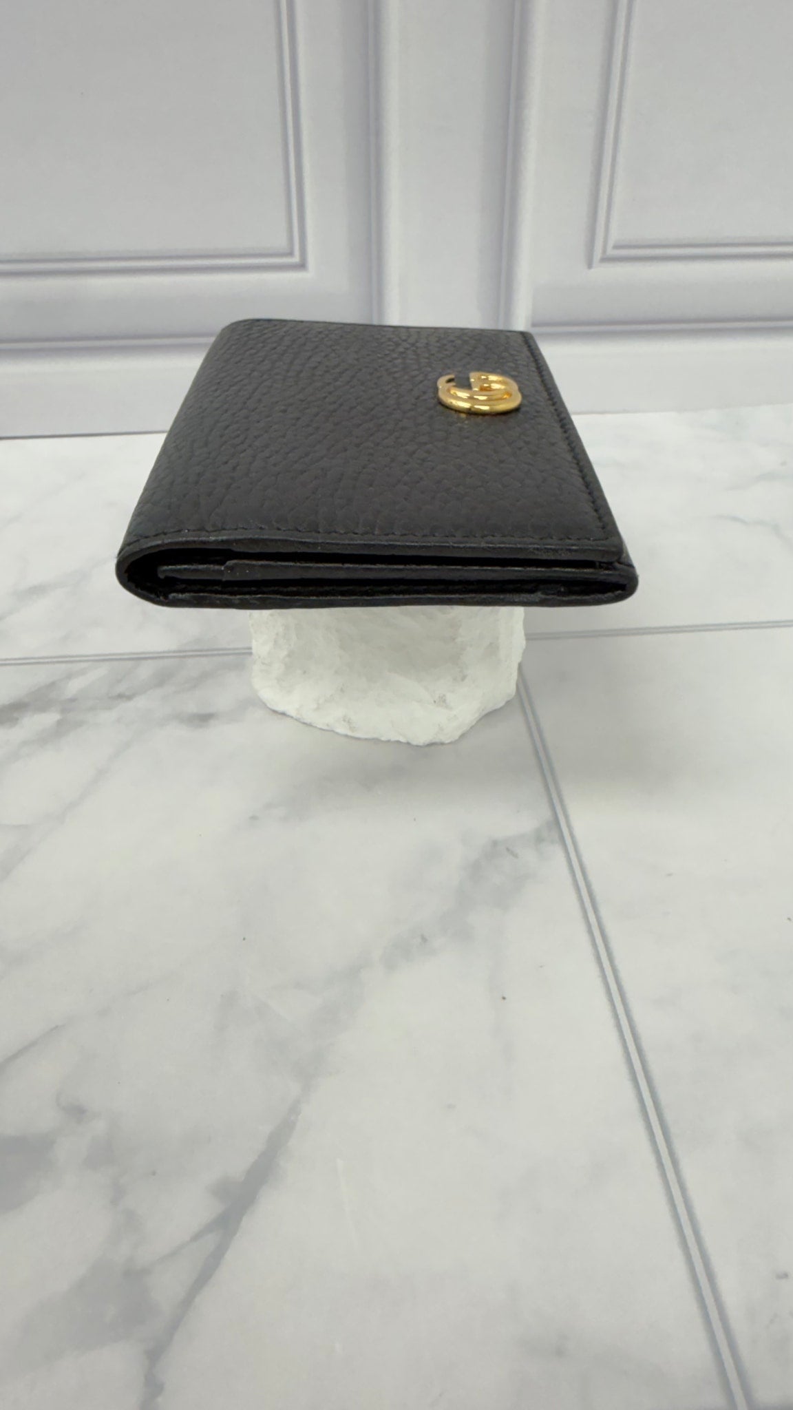 LIKE NEW - Gucci Black Grained Leather Compact Wallet 