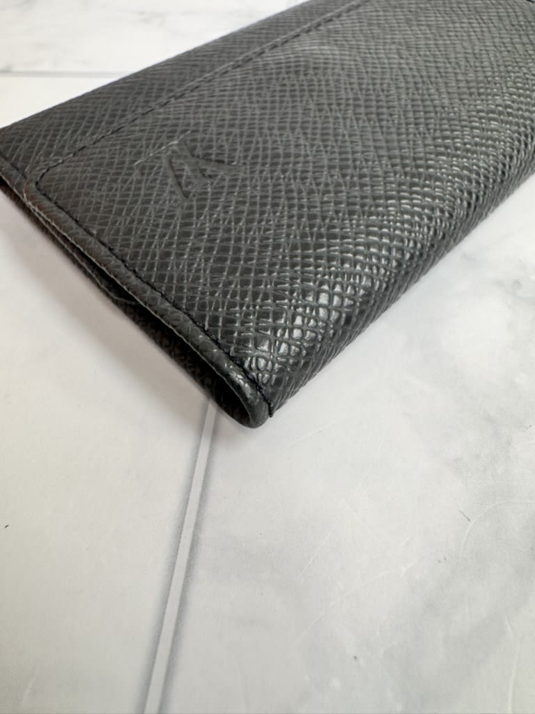 Louis Vuitton Black Taiga 6 Key Case 