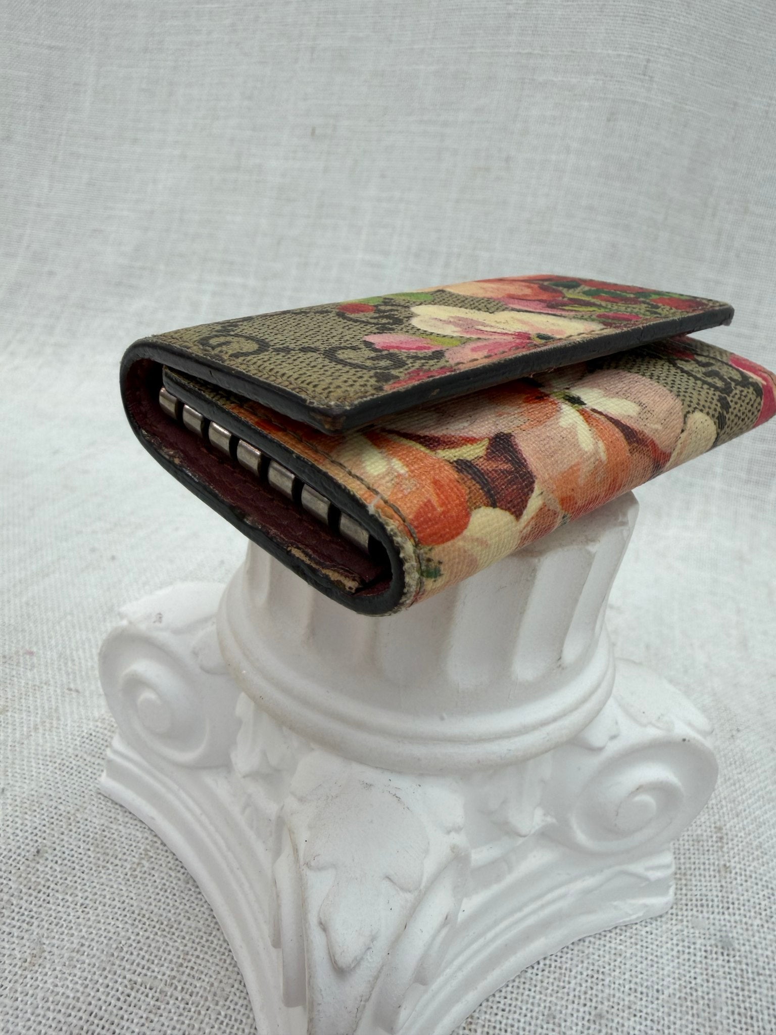 Gucci Pink Blooms Supreme Canvas 6 Key Ring Case