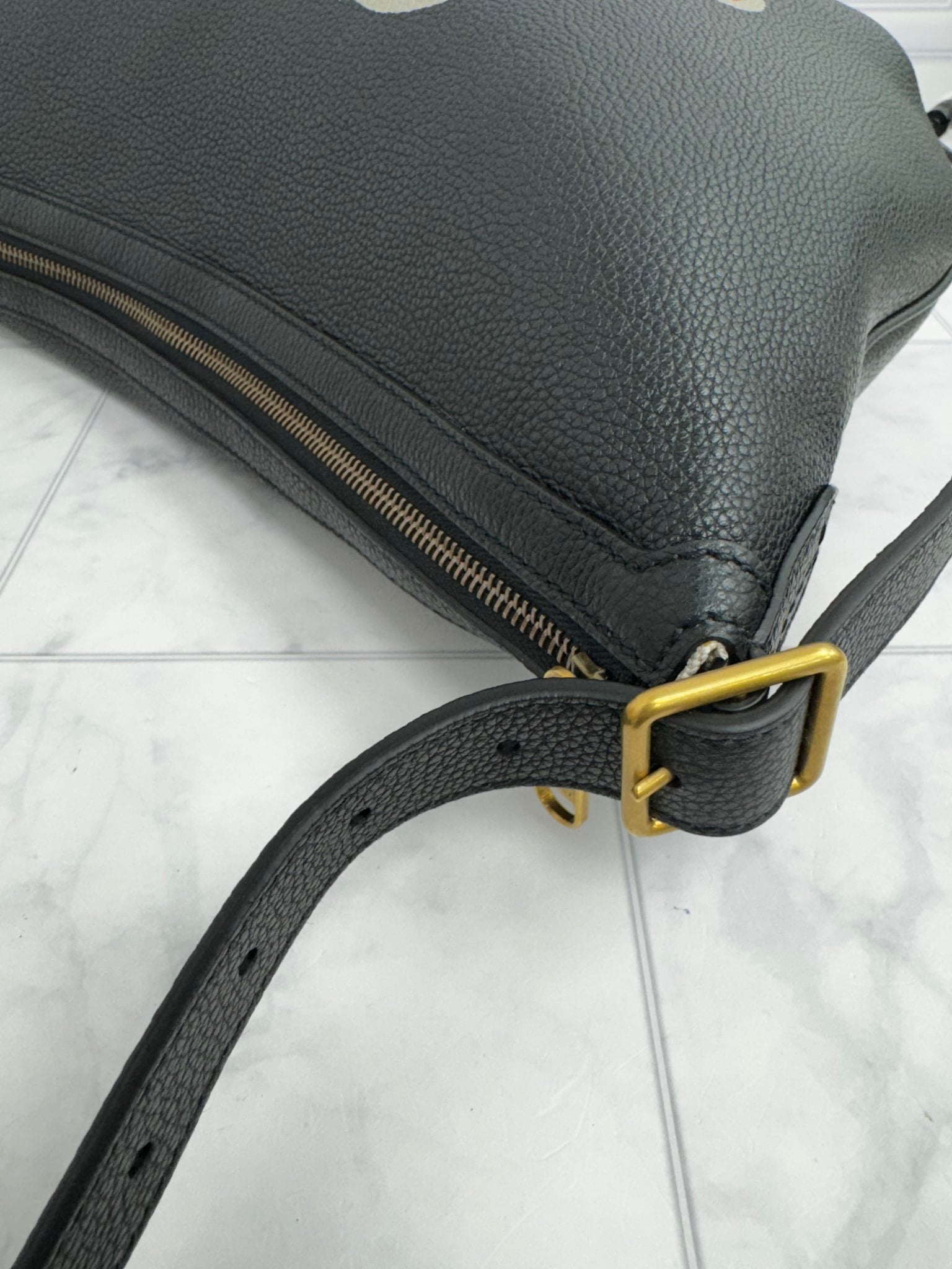 LIKE NEW - Gucci Black Grained Leather Half Moon Hobo Bag