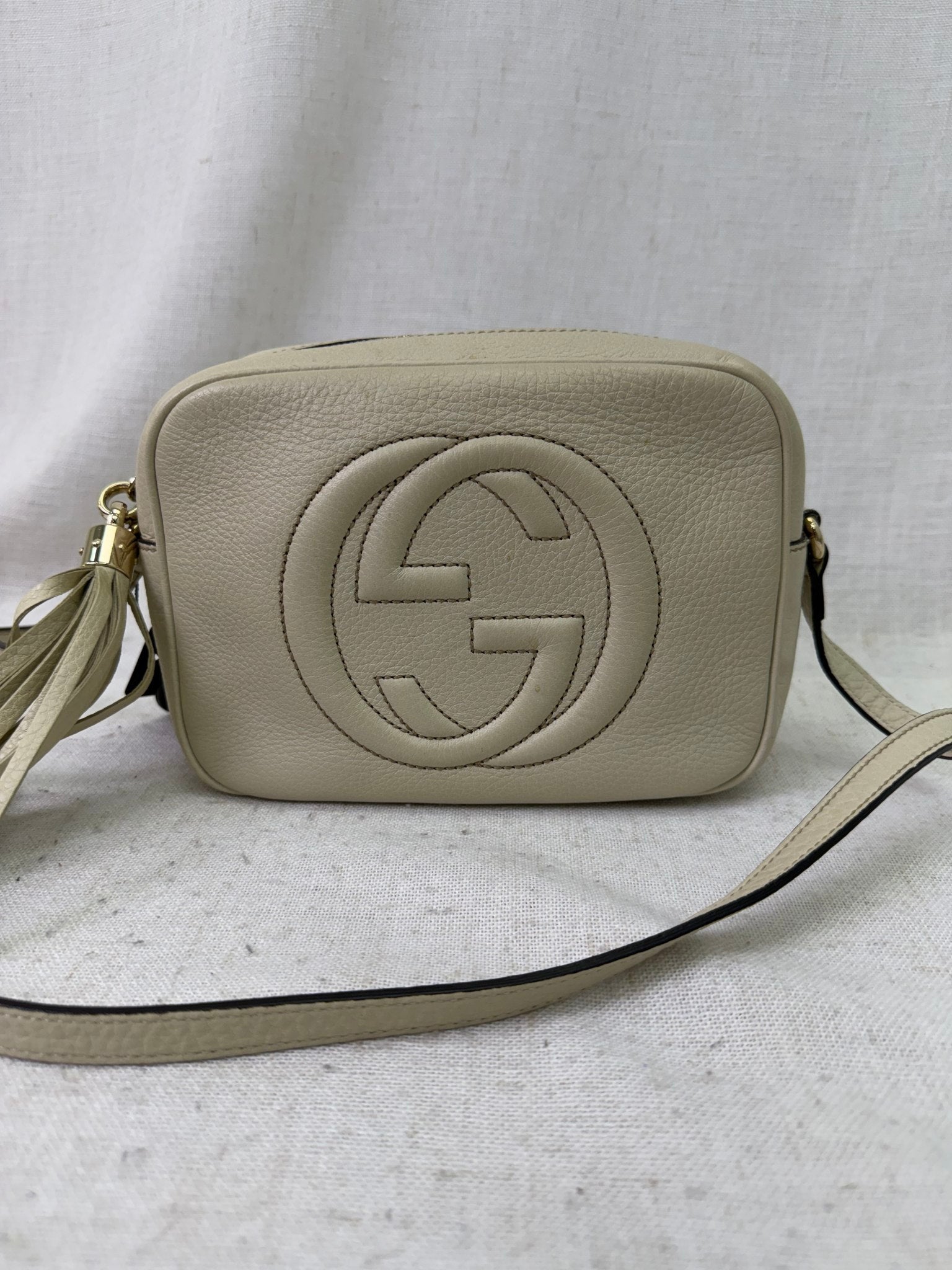 Gucci Cream Pebbled Leather Soho Camera Bag