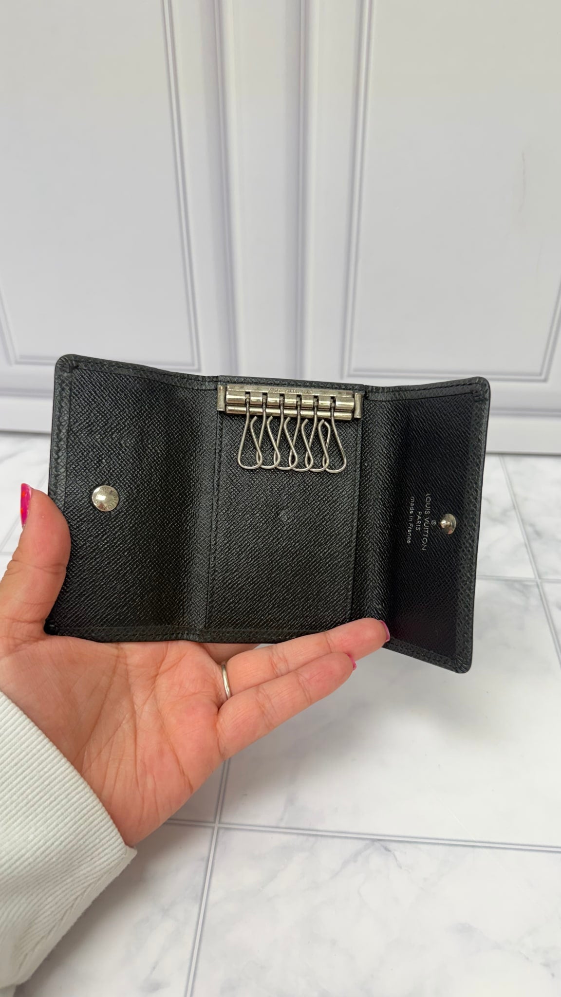 Louis Vuitton Black Taiga Leather 6-key Holder