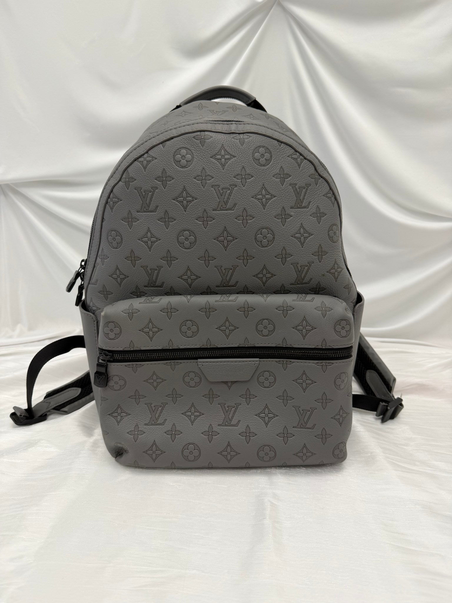 Louis Vuitton Gray Shadow Leather Discovery Backpack