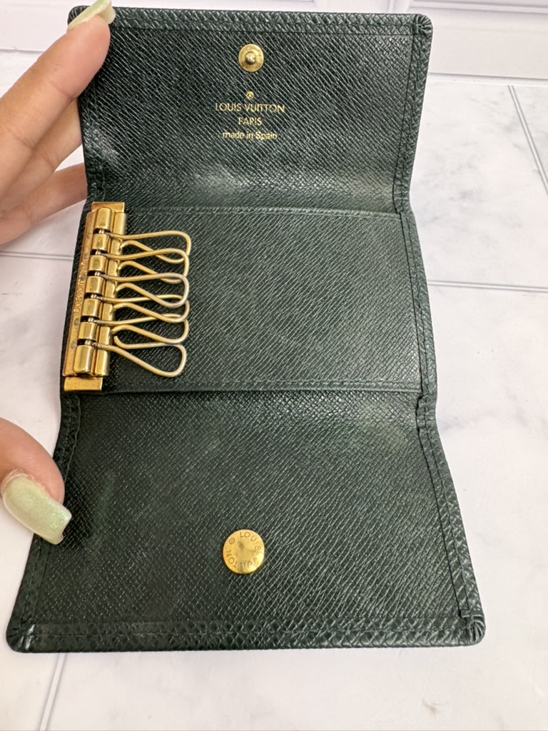 Louis Vuitton Green Taiga Leather 6 Ring Key Case 