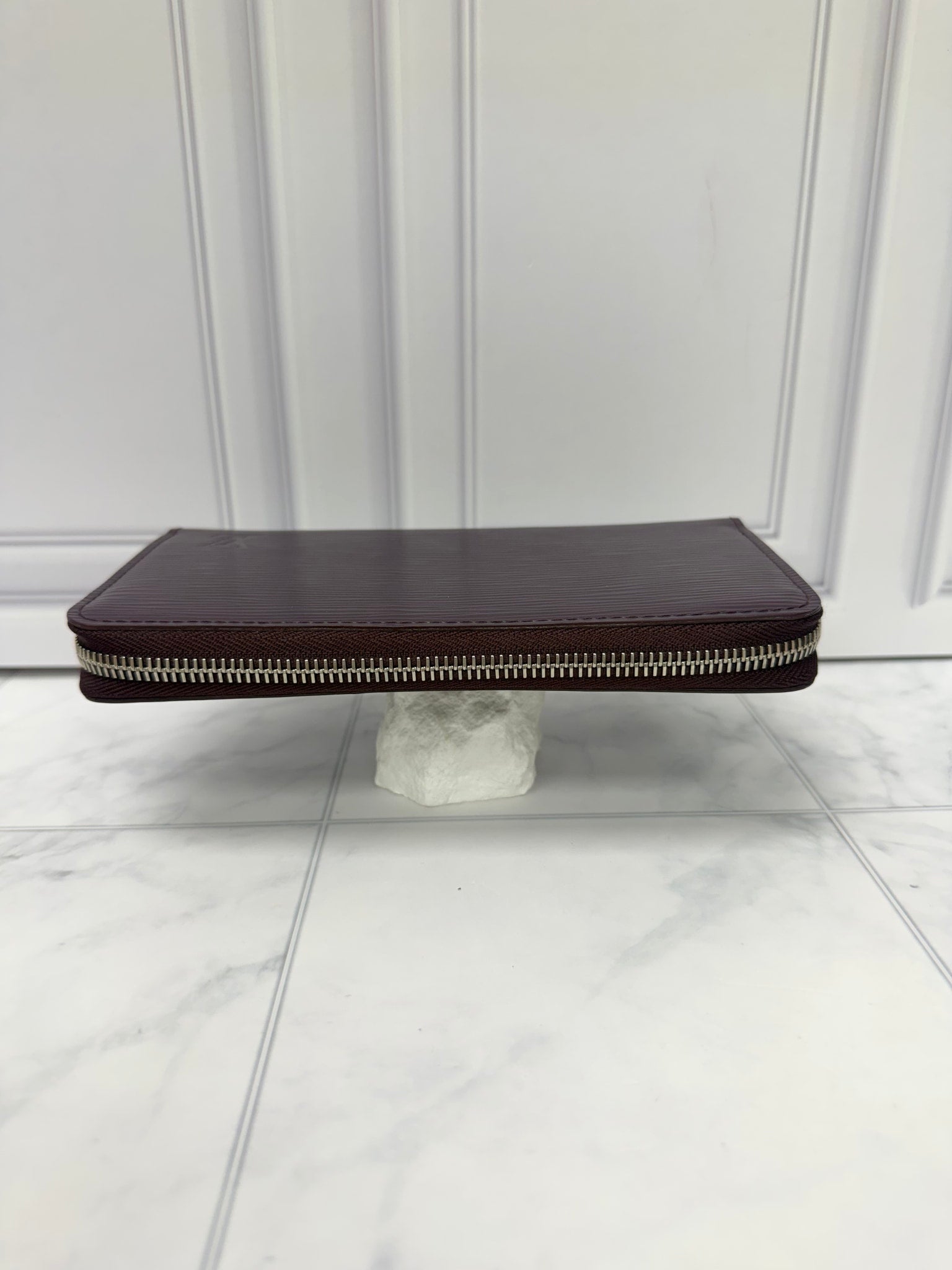 LIKE NEW - Louis Vuitton Purple Epi Leather Zippy Wallet 
