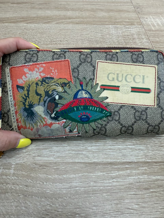 Gucci GG Supreme Courrier Embroidered UFO Zippy Long Wallet 