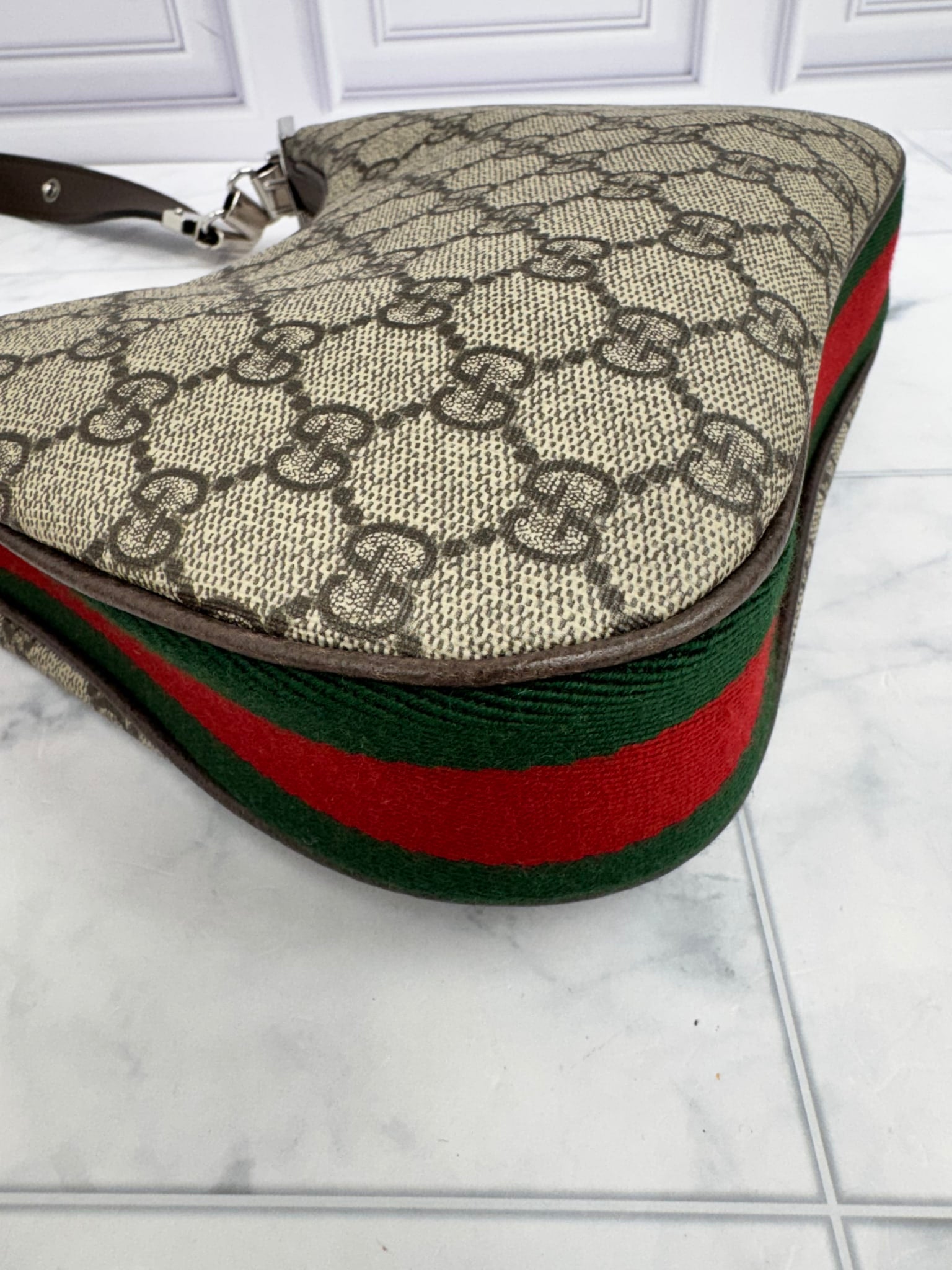 LIKE NEW - Gucci GG Supreme Attache Crossbody Bag