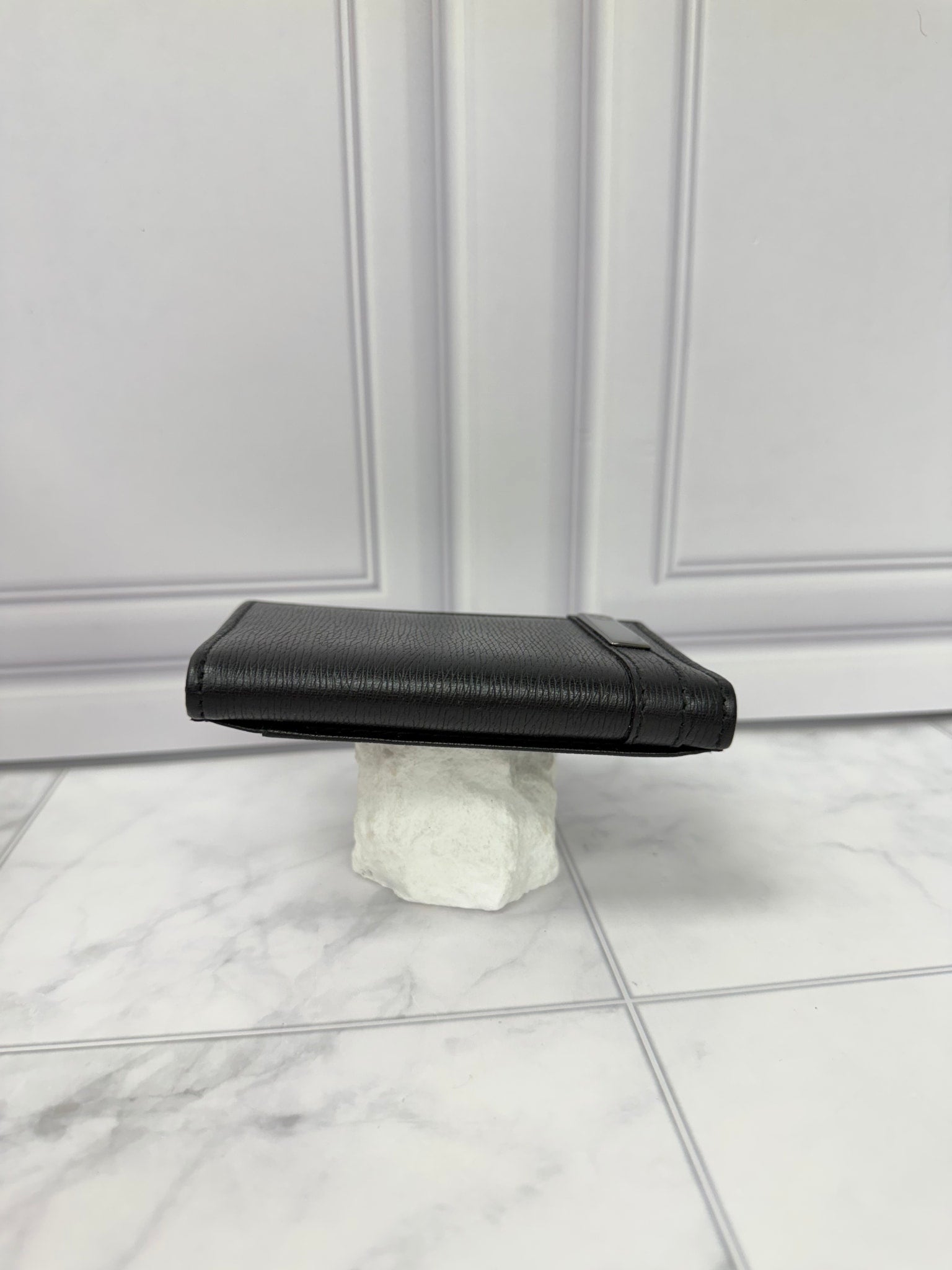 LIKE NEW - Gucci Black Leather Pocket Organizer 