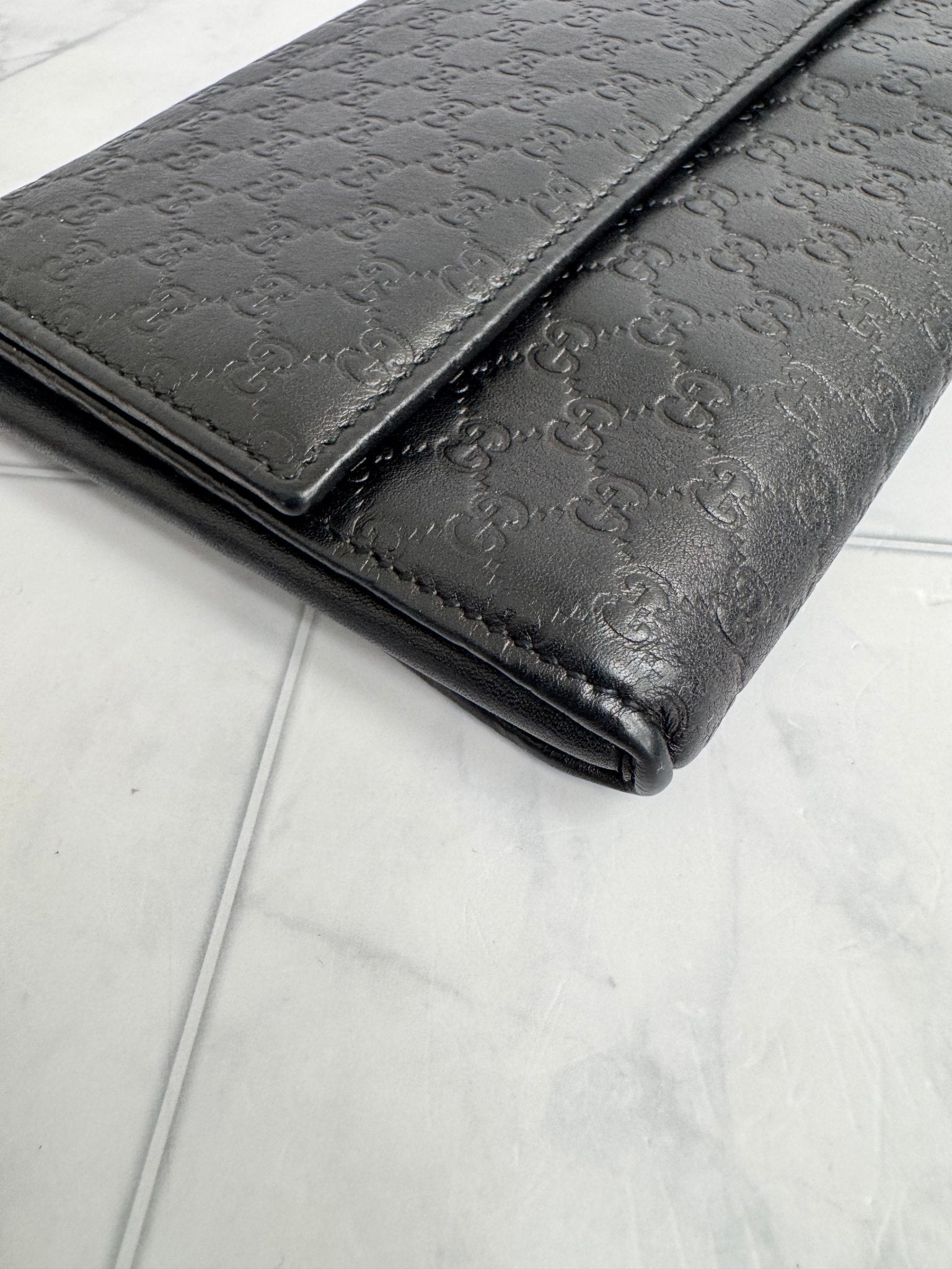 Gucci Black Microguccissima Embossed Leather Wristlet
