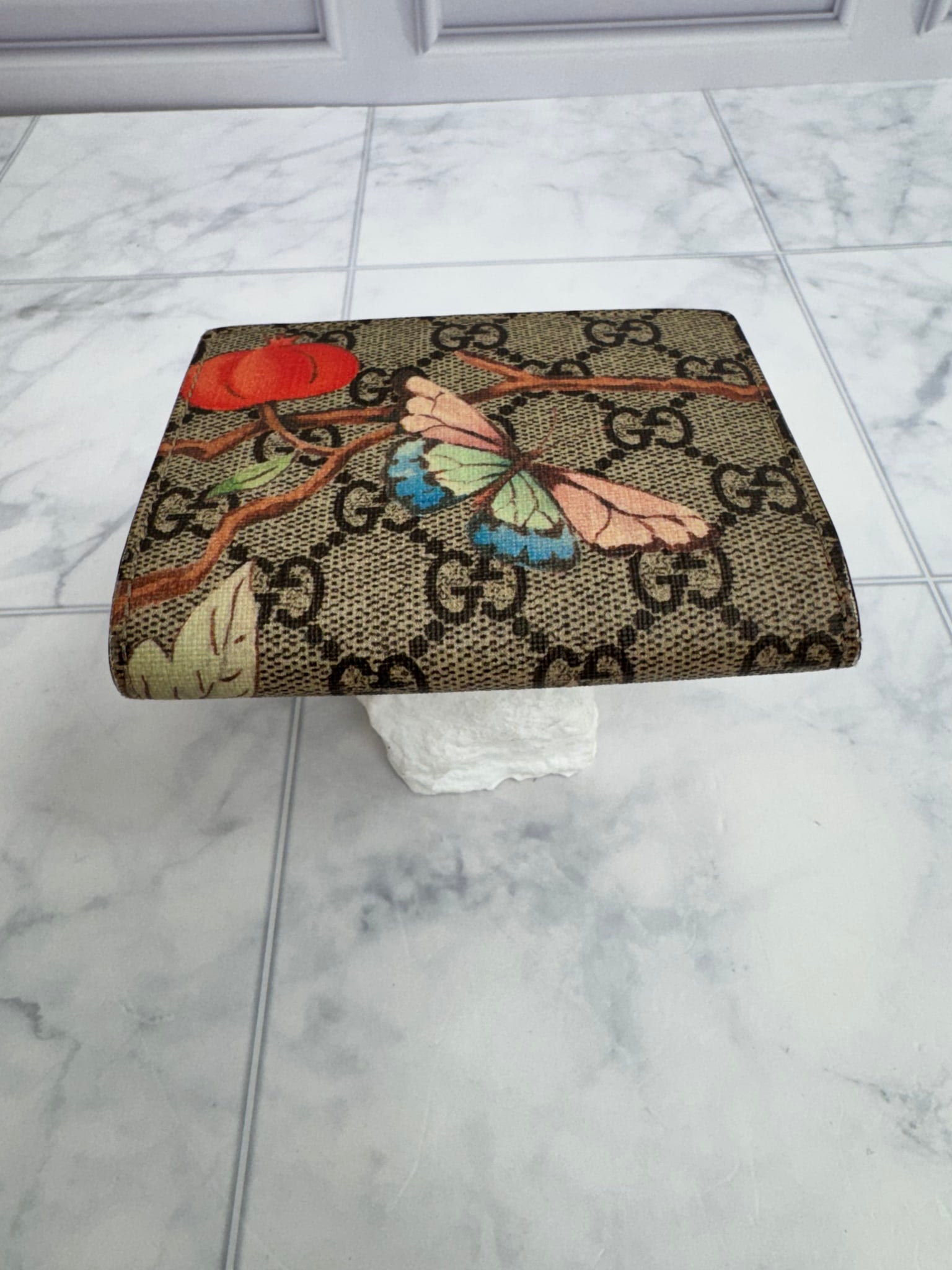 Gucci GG Supreme Tian Bifold Card Case