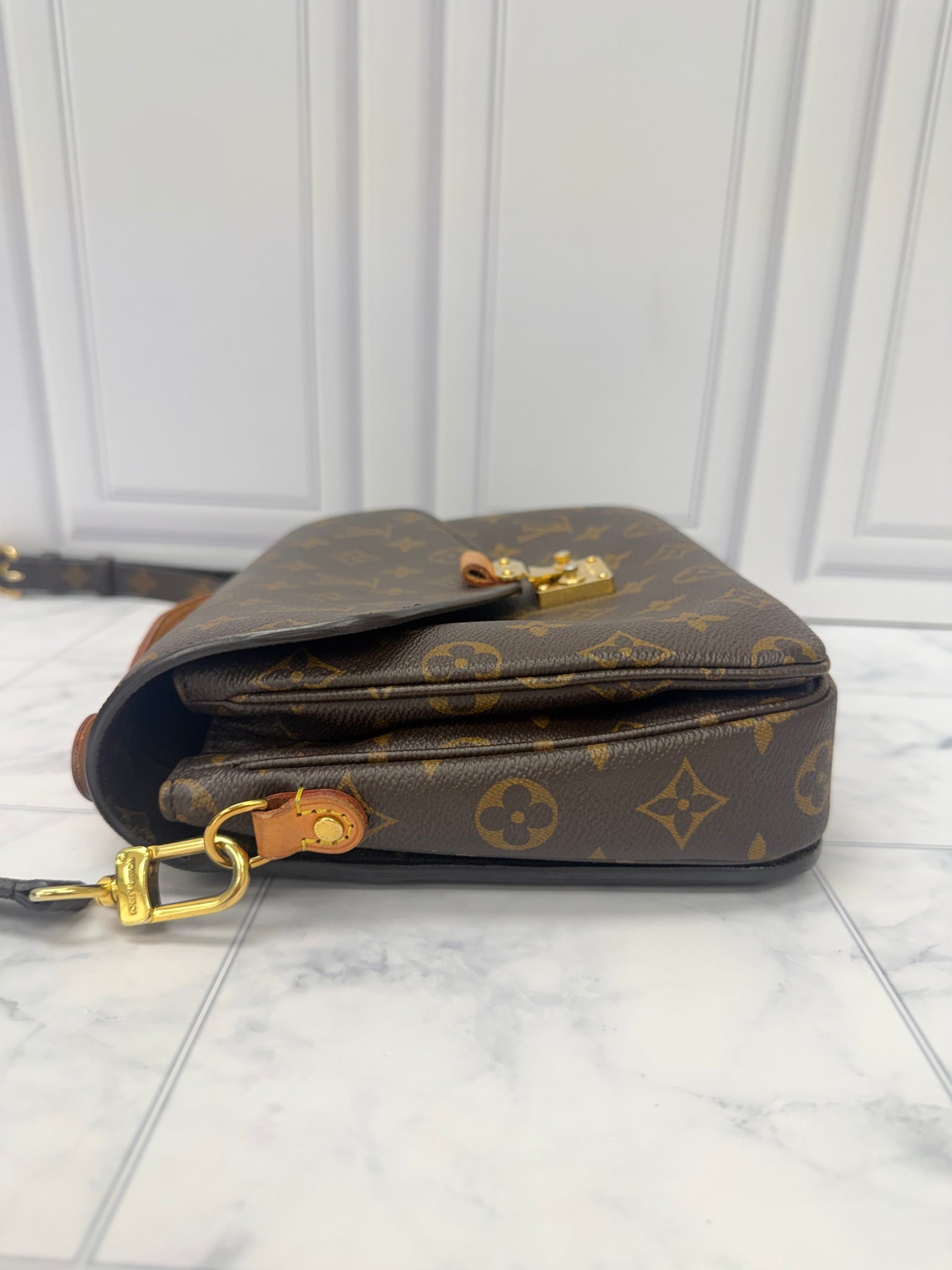 Louis Vuitton Monogram Pochette Metis Handbag 