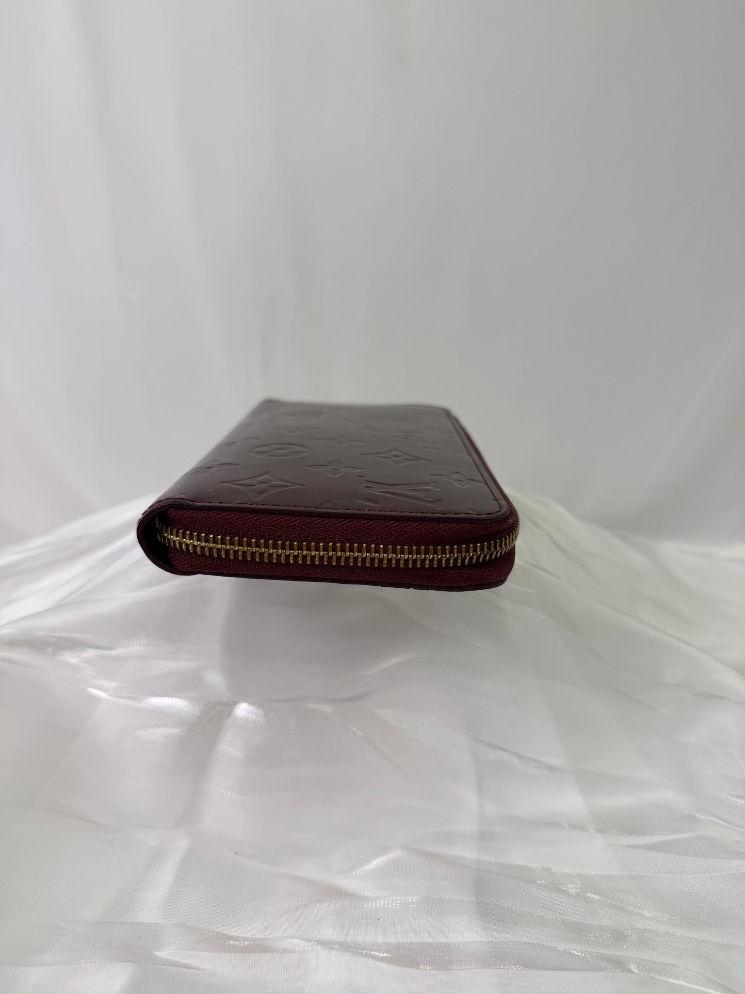 Louis Vuitton Plum Vernis Leather Zippy Wallet