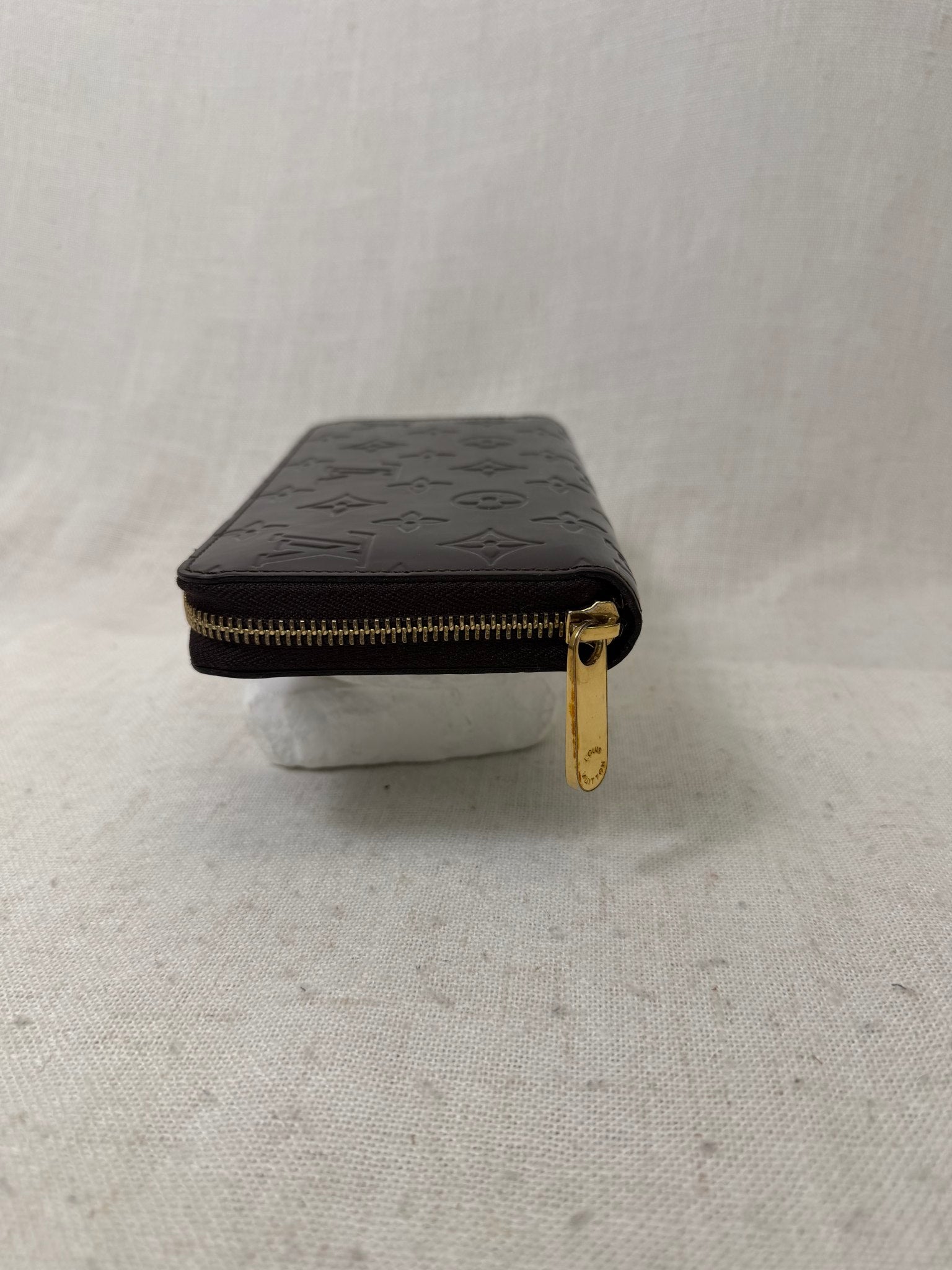 Louis Vuitton Amarante Vernis Leather Zippy Wallet 
