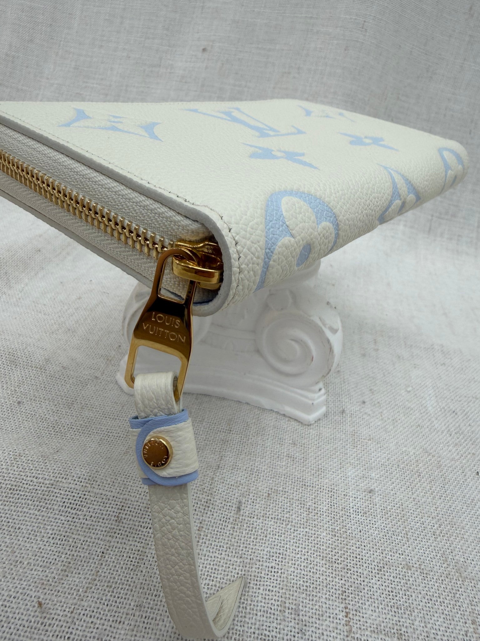 LIKE NEW- Louis Vuitton White & Blue Empreinte By The Pool Zippy Wallet