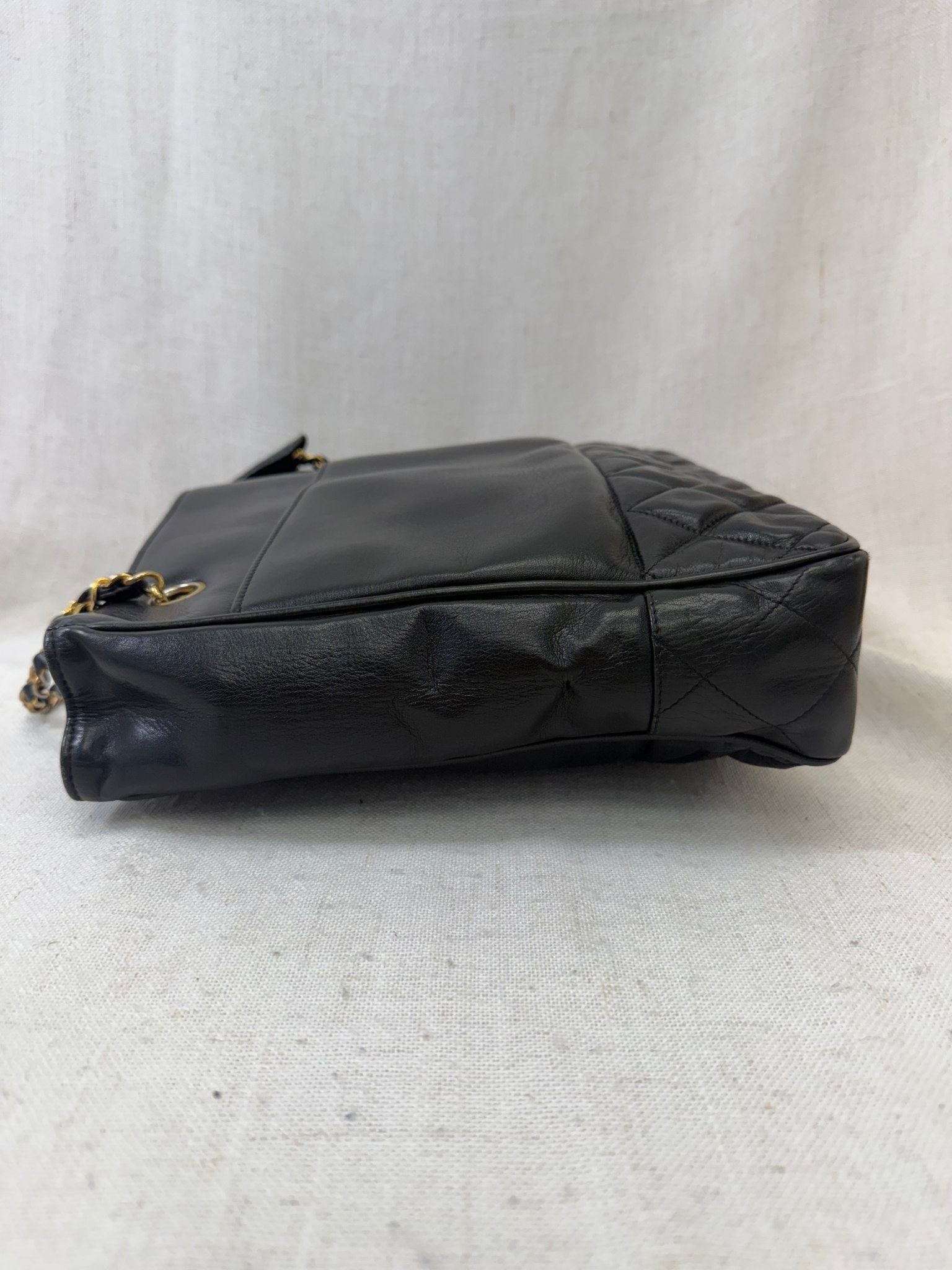 Chanel Black Lambskin Chain Shoulder bag