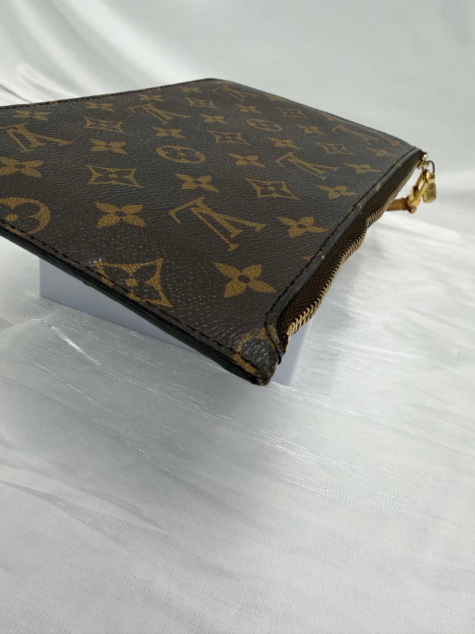 Louis Vuitton Monogram Neverfull Pouch