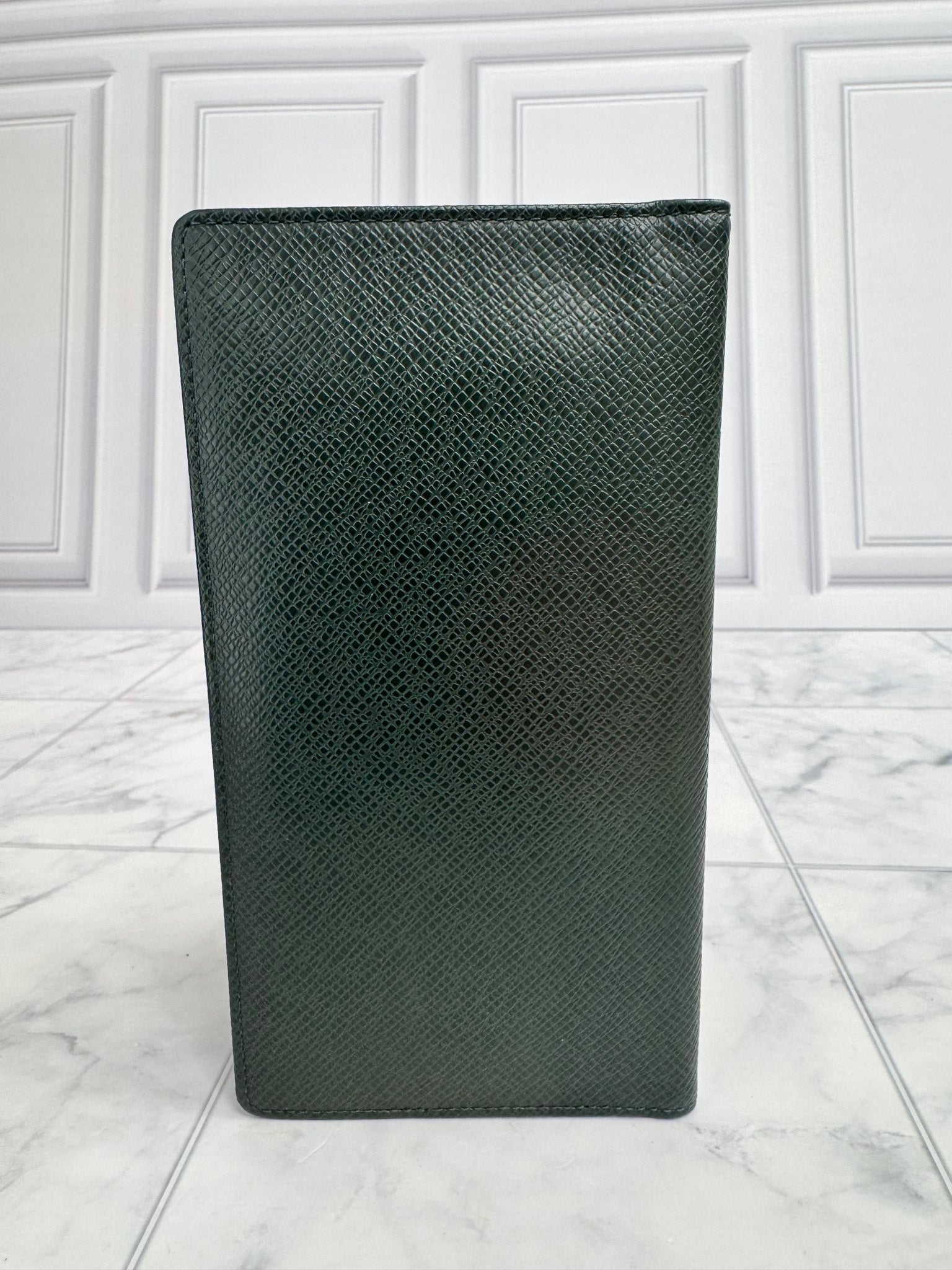 Louis Vuitton Dark Green Taiga Leather Porte Valeurs Cartes Credit Long Wallet
