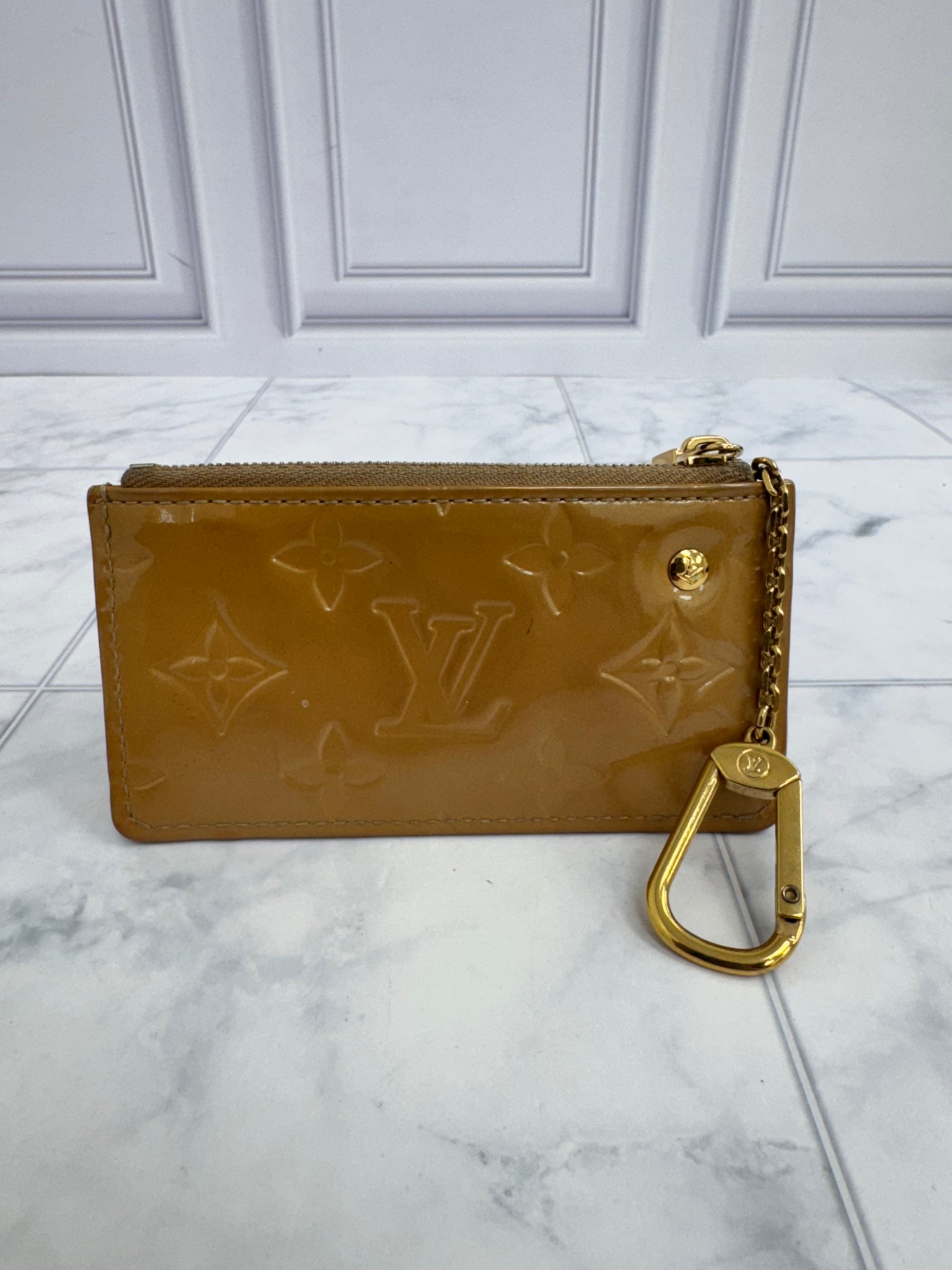 Louis Vuitton Beige Vernis Key Cles