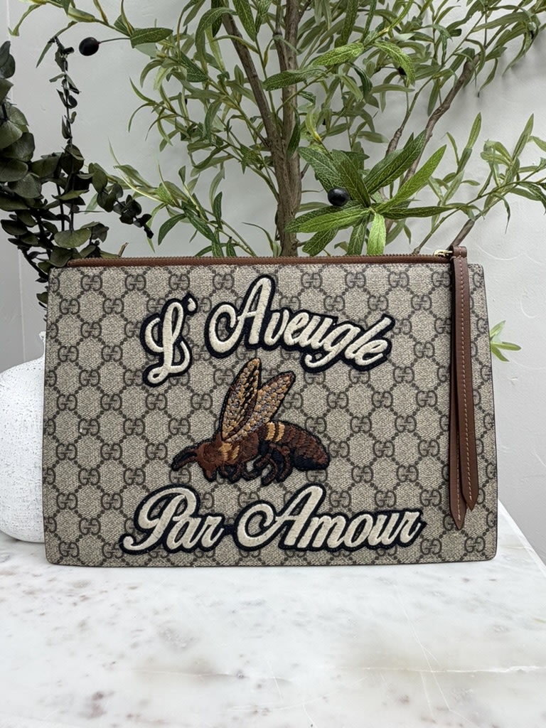 Gucci GG Supreme Canvas Bee Clutch
