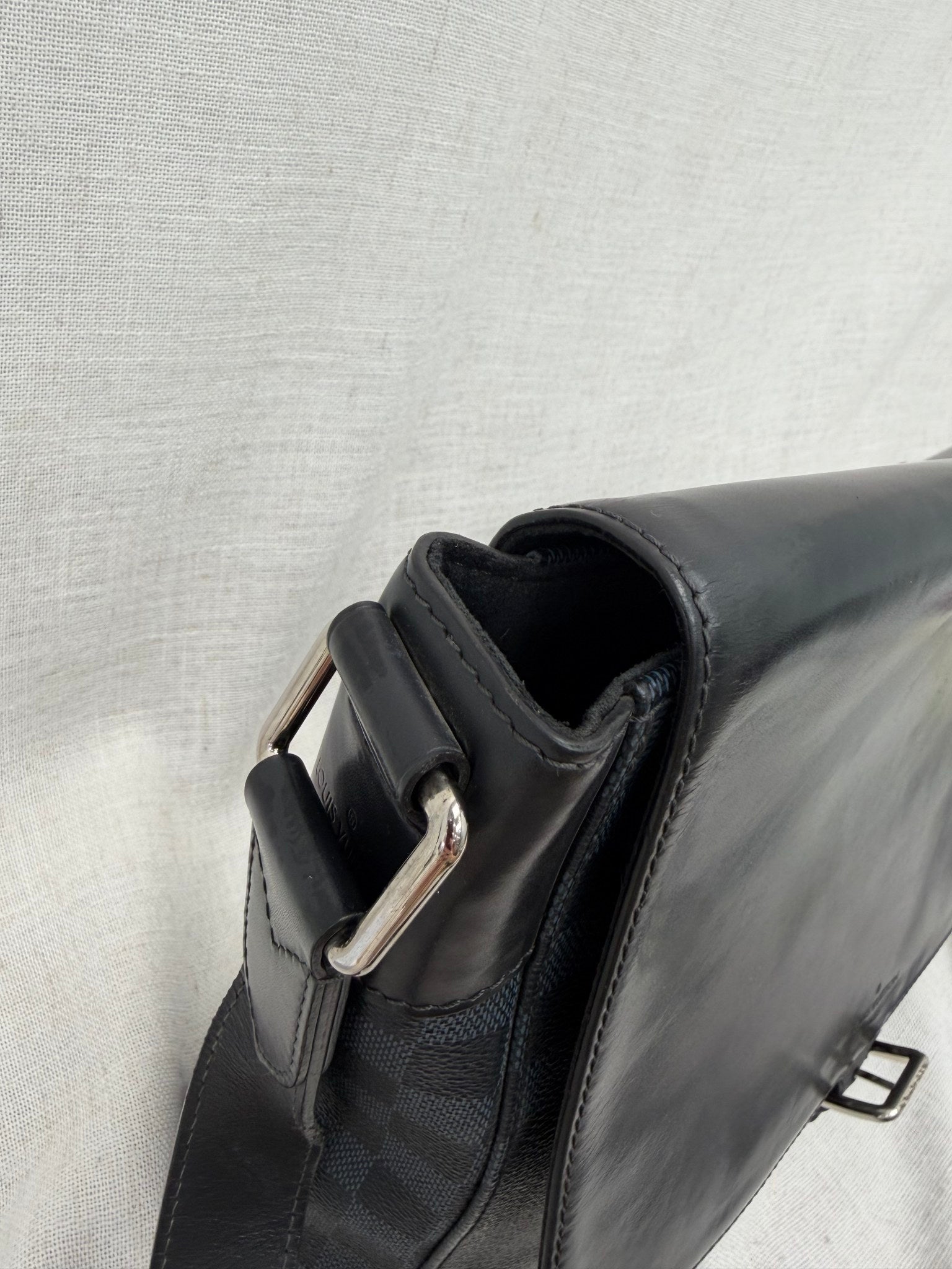 Louis Vuitton Damier Cobalt Newport MM Messenger Bag