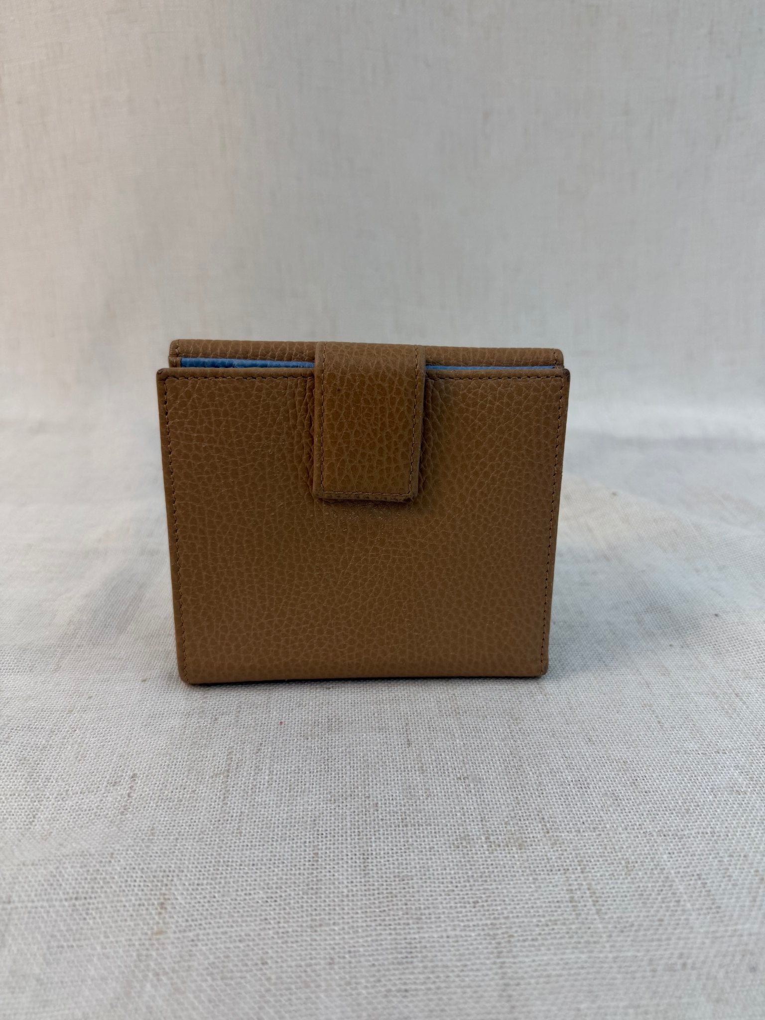 Gucci Tan Leather Swing Compact Wallet