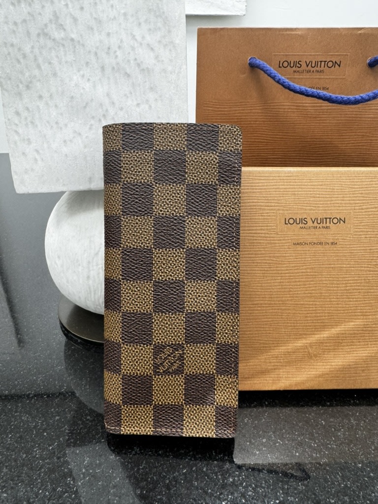 LIKE NEW - Louis Vuitton Damier Ebene Glasses Case