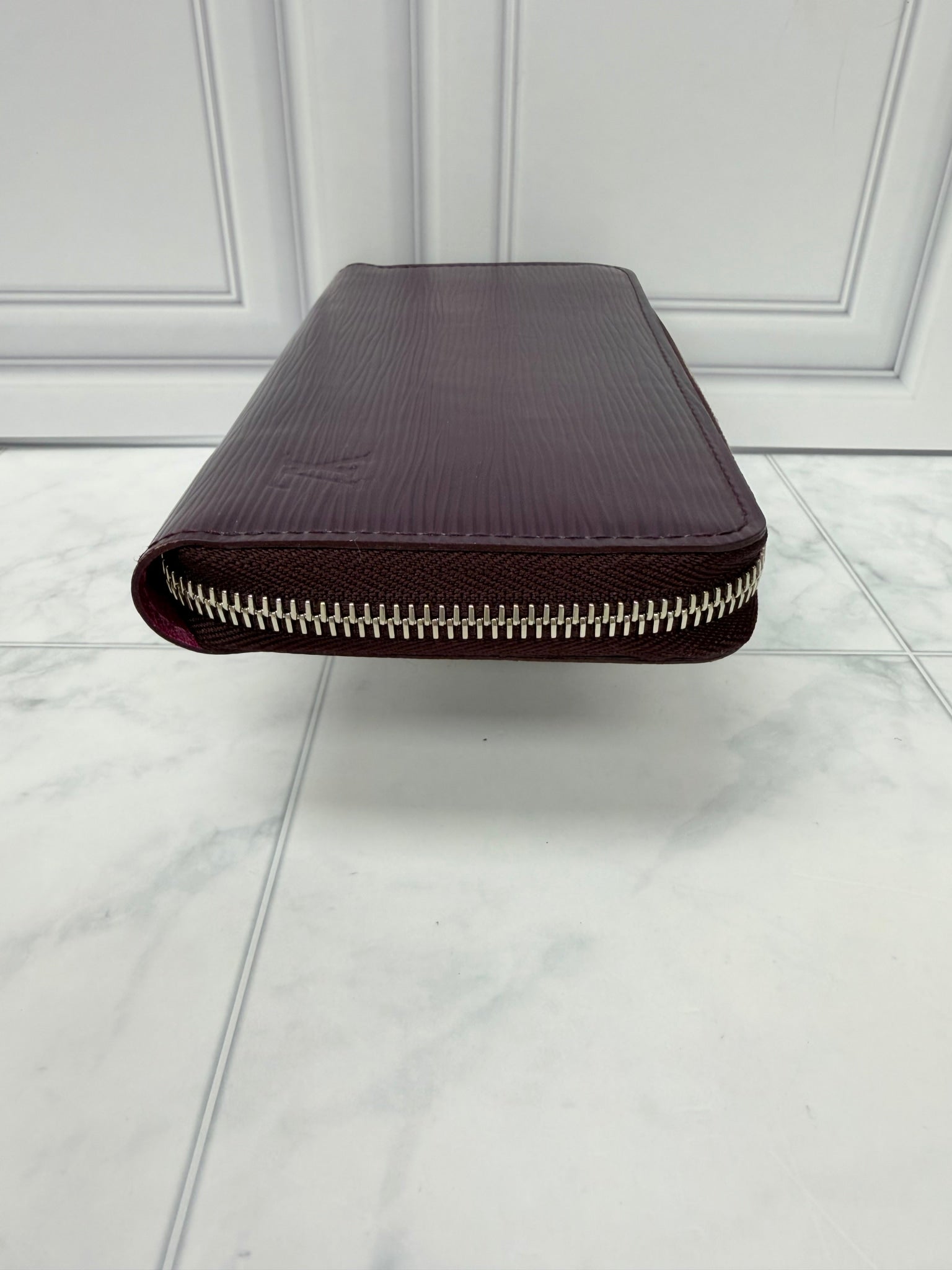 LIKE NEW - Louis Vuitton Purple Epi Leather Zippy Wallet 