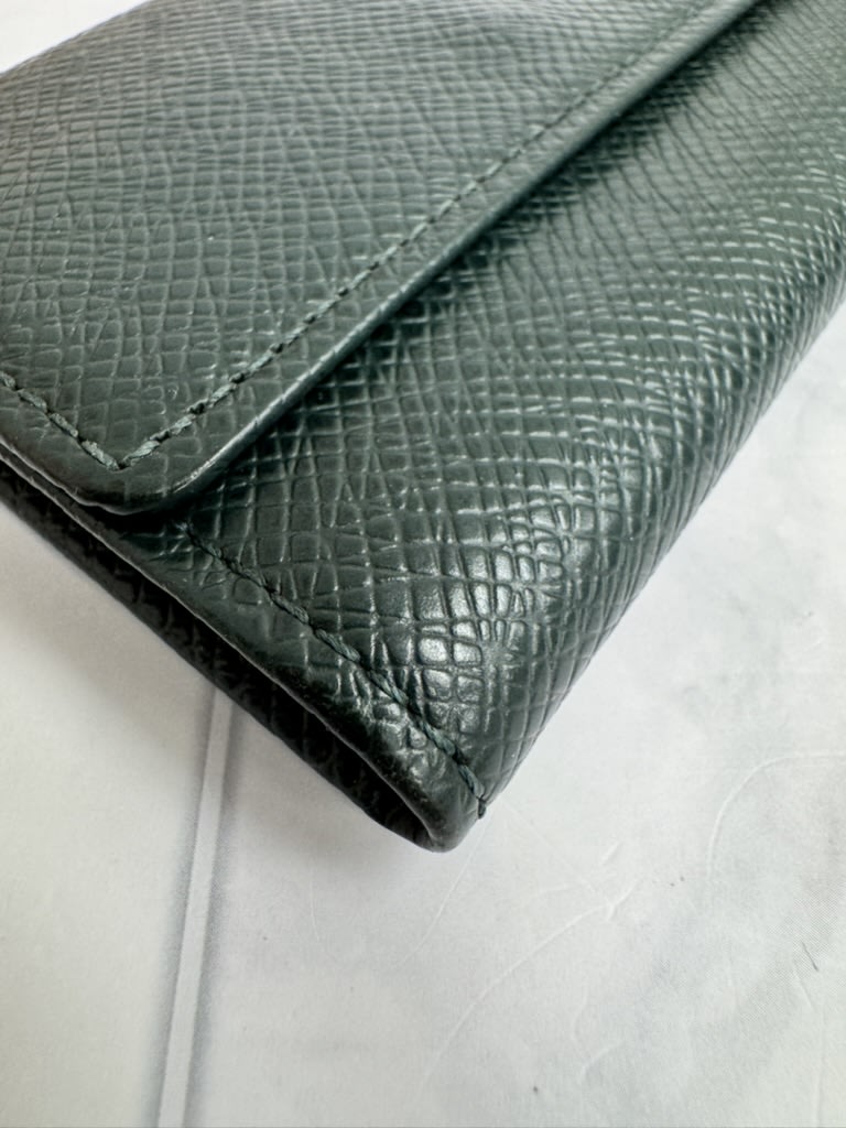 Louis Vuitton Green Taiga Leather 6 Ring Key Case 