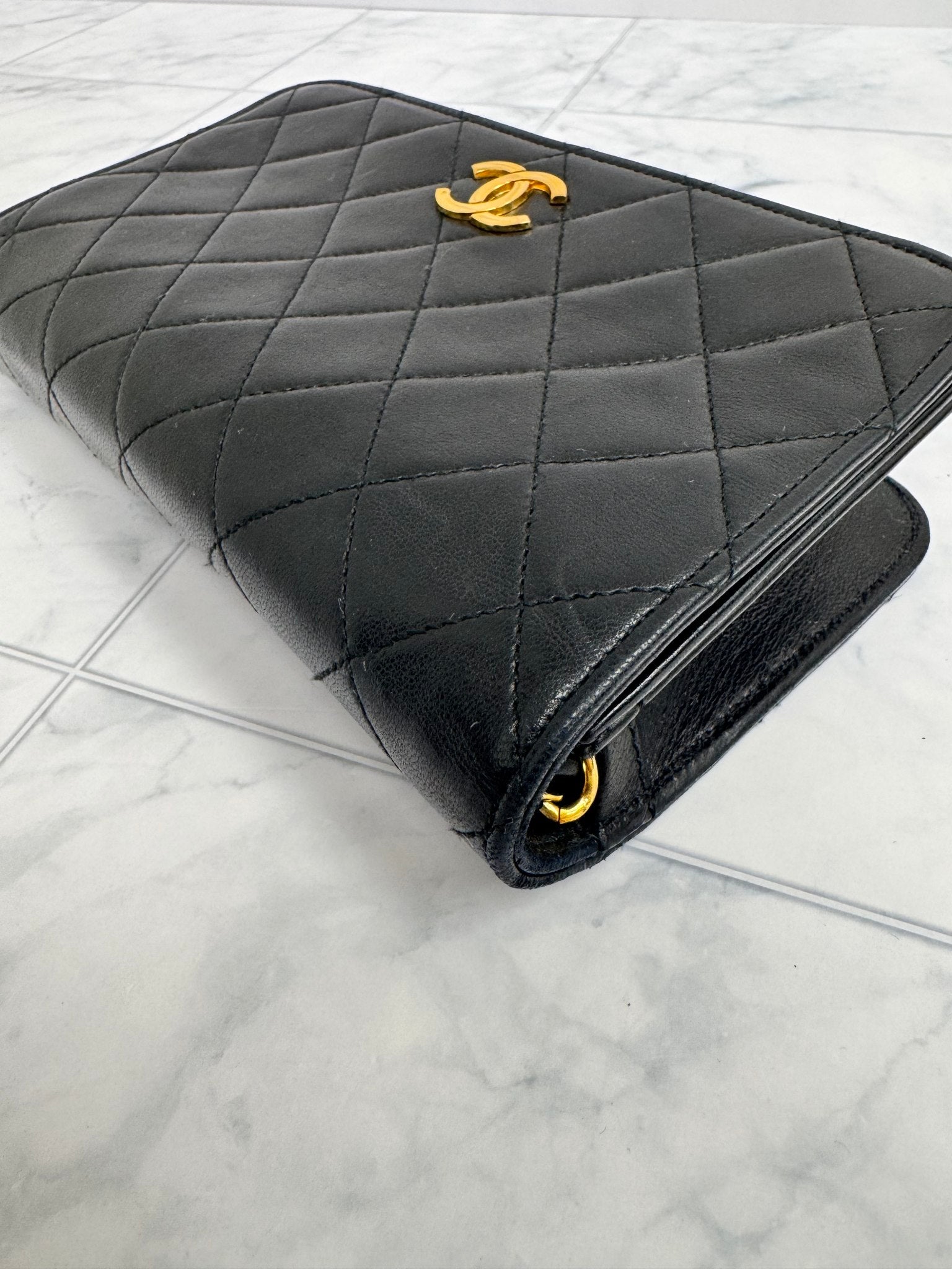 Chanel Black Diamond Quilted Leather Wallet On A Chain Bag