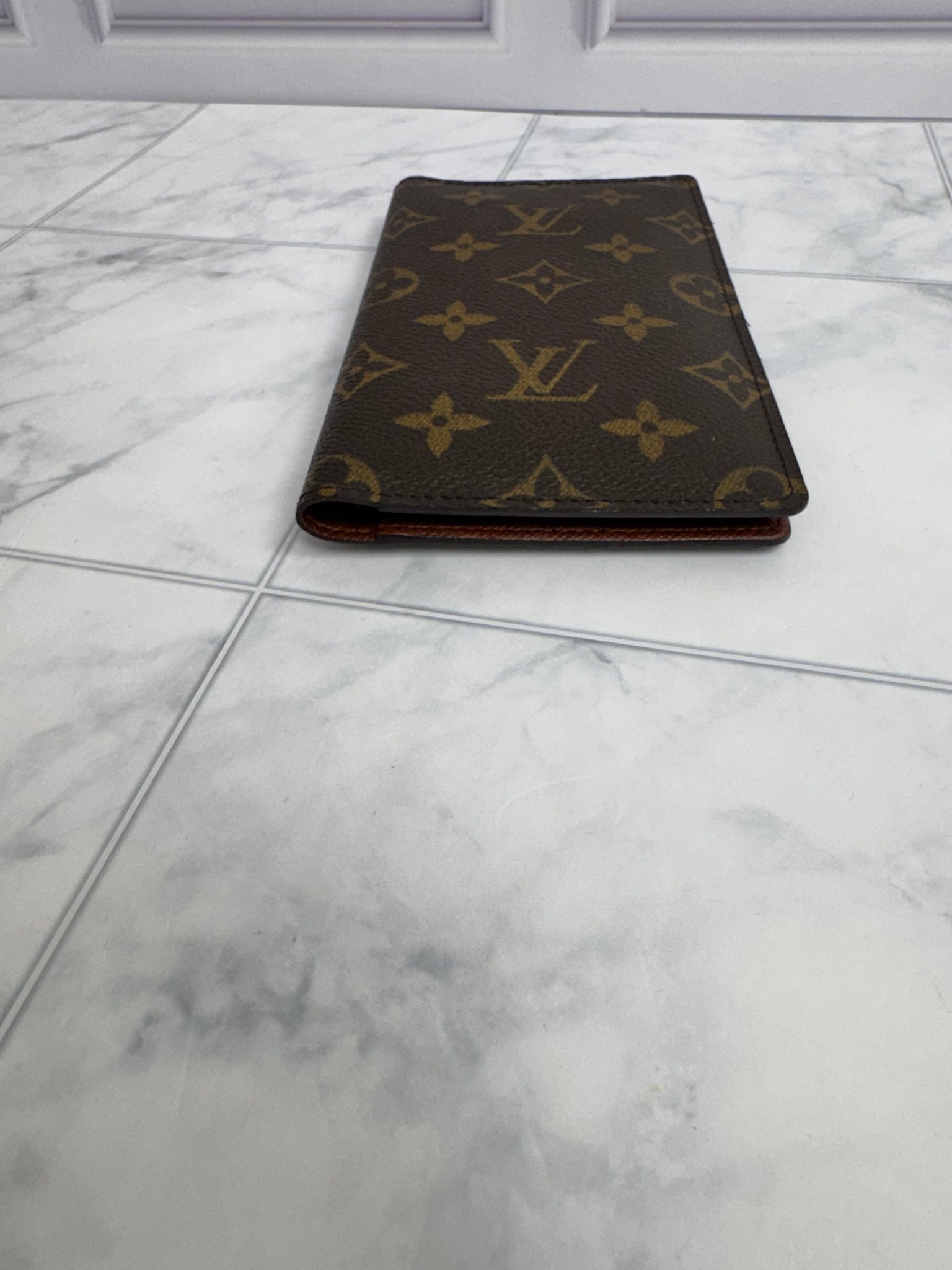 LIKE NEW - Louis Vuitton Monogram Long Wallet