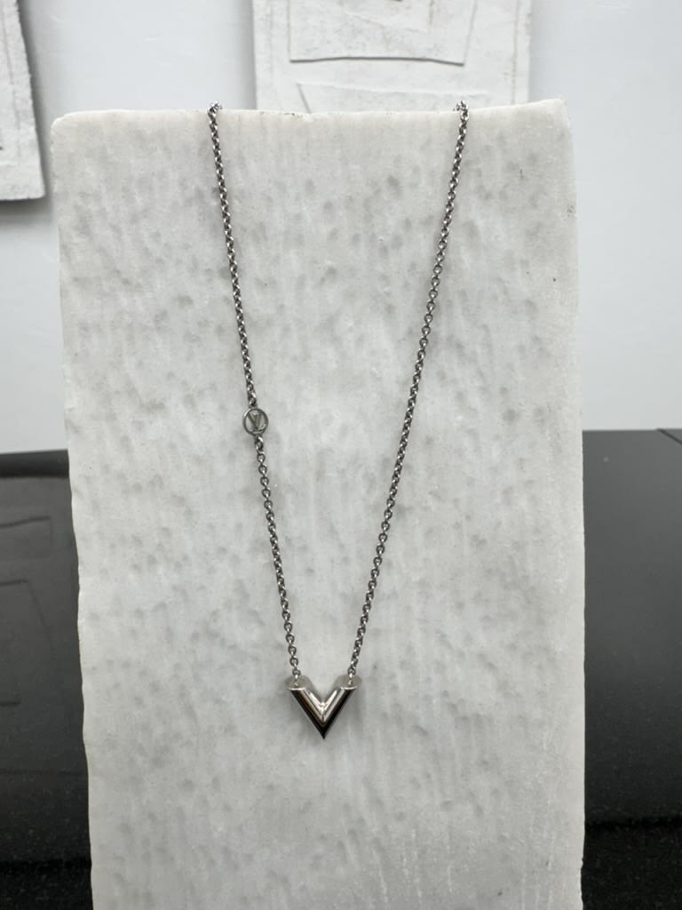 Louis Vuitton Silver Tone Essential V Necklace
