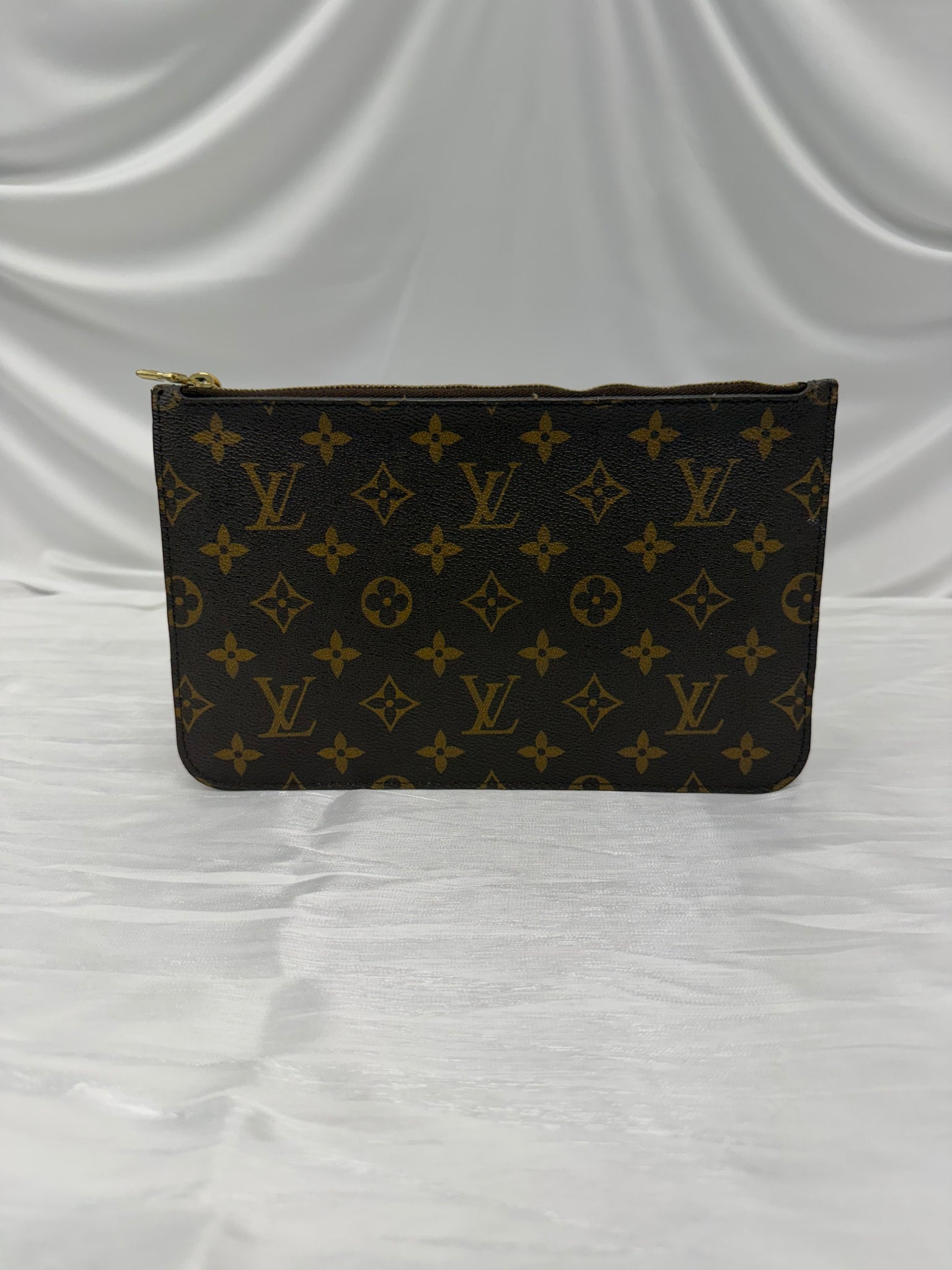 Louis Vuitton Monogram Neverfull Pouch