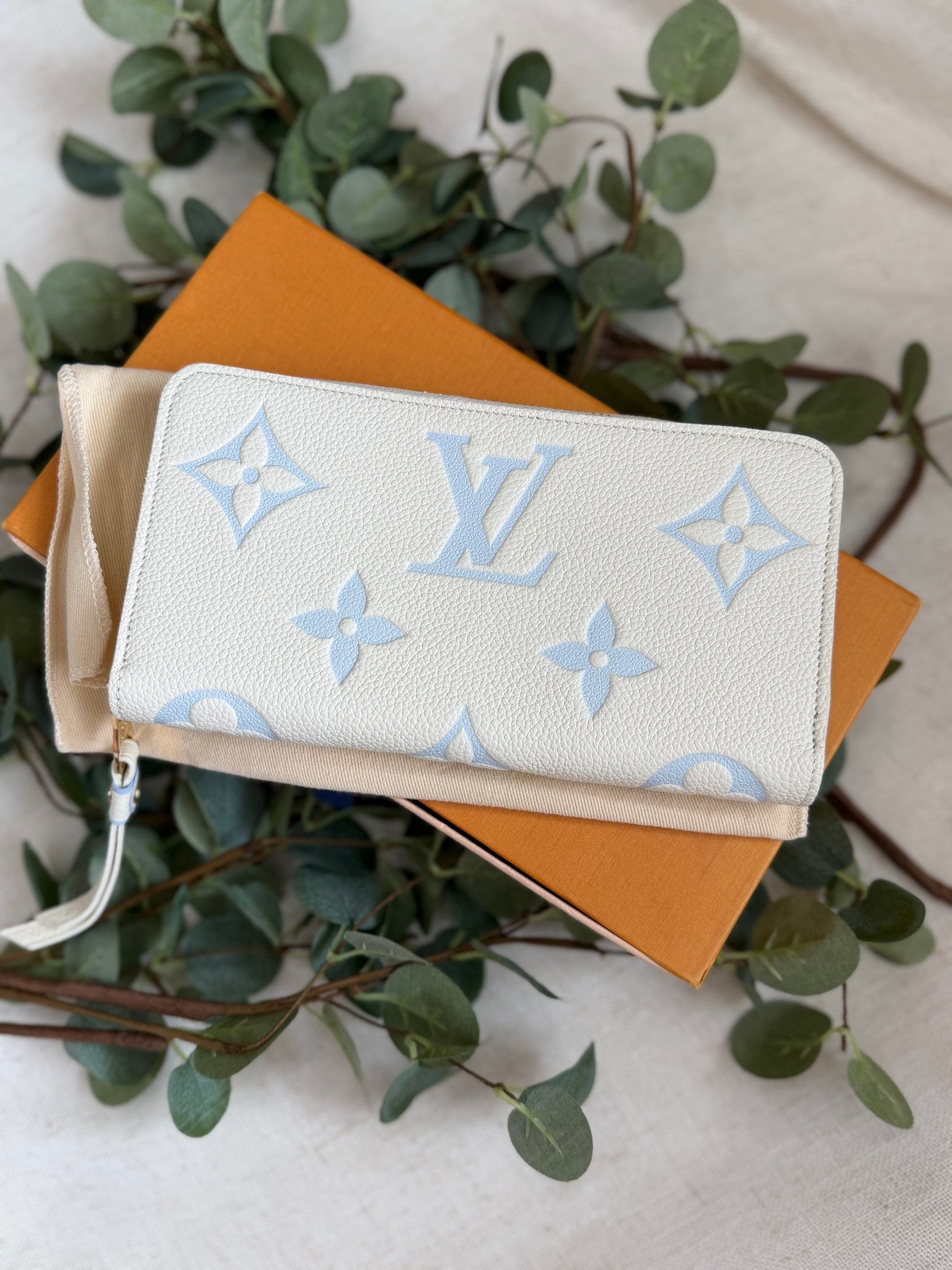 LIKE NEW- Louis Vuitton White & Blue Empreinte By The Pool Zippy Wallet