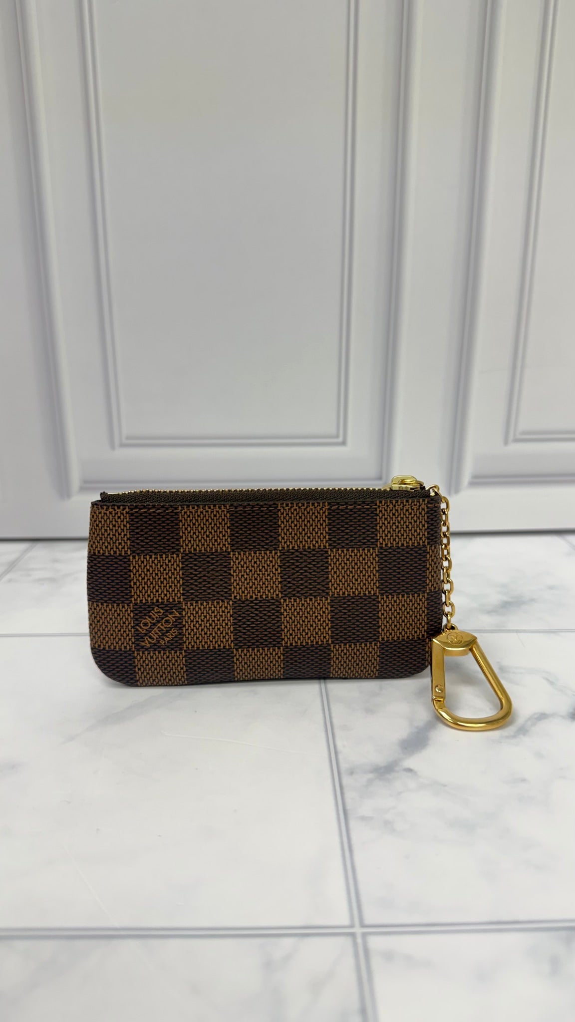 LIKE NEW - Louis Vuitton Damier Ebene Key Cles 