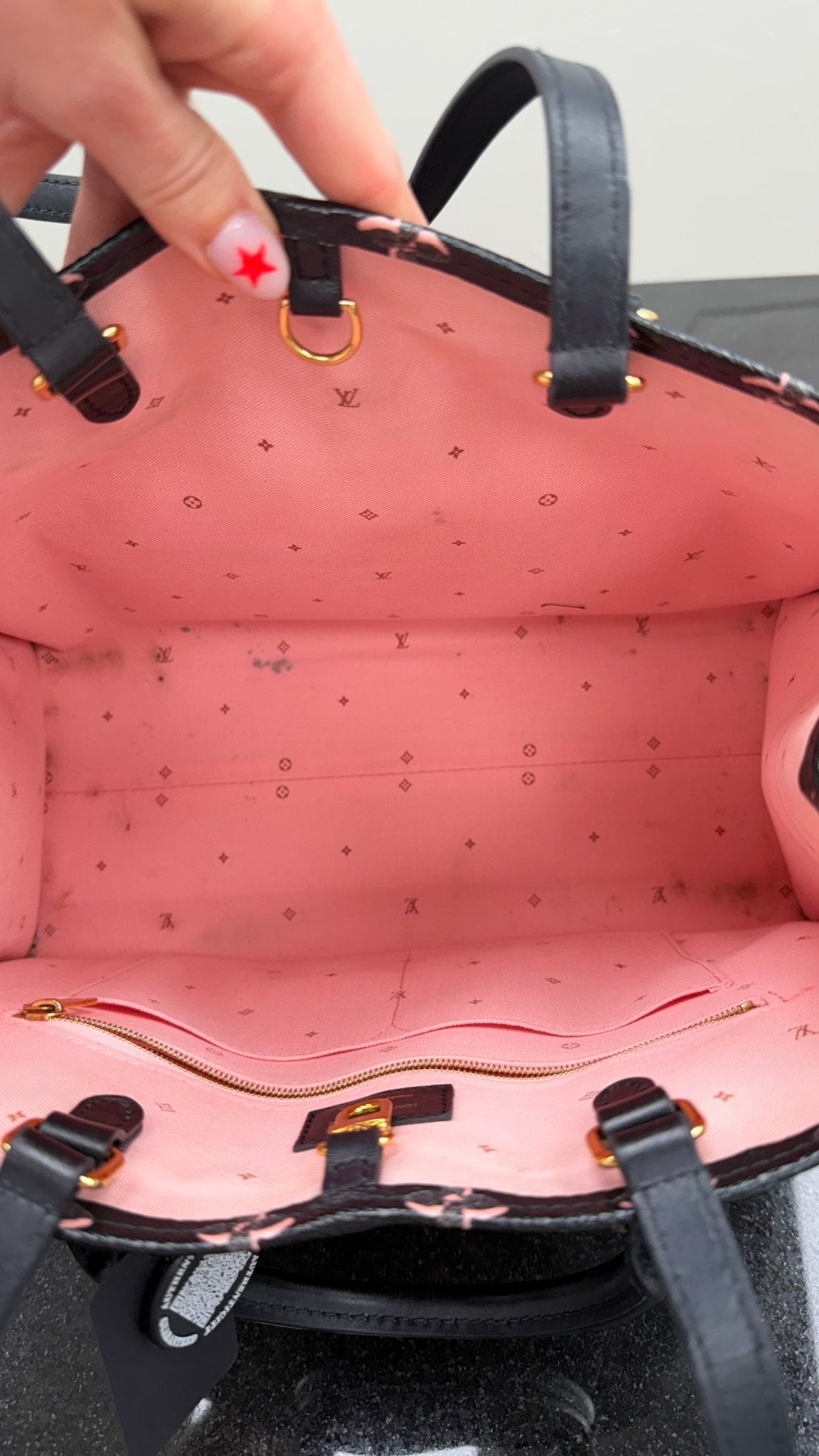 Louis Vuitton Black & Pink Fall for You Monogram Neo On The Go MM