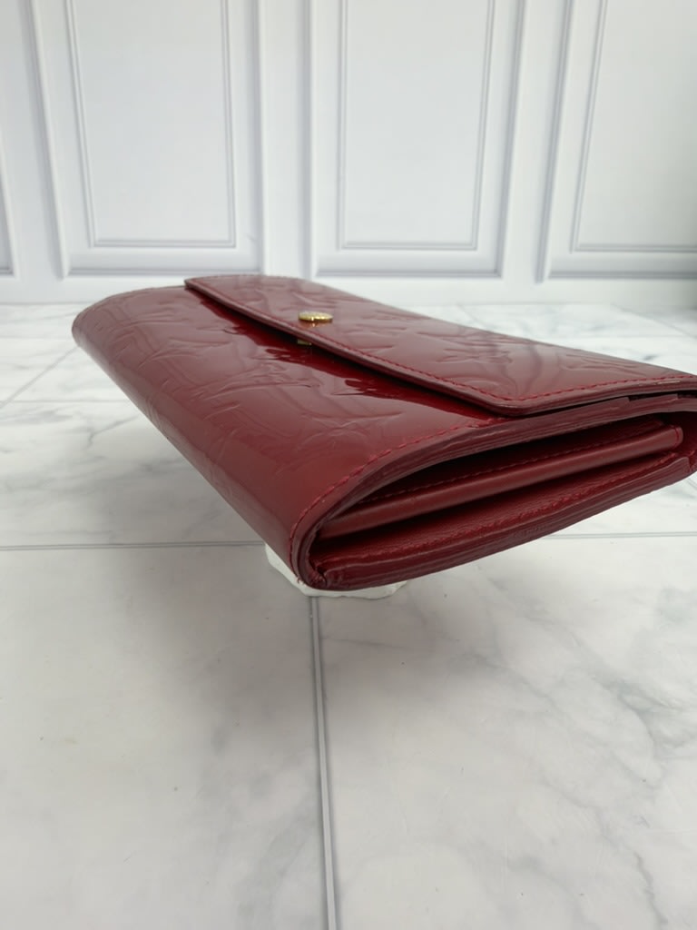 Louis Vuitton Red Vernis Monogram Sarah Wallet